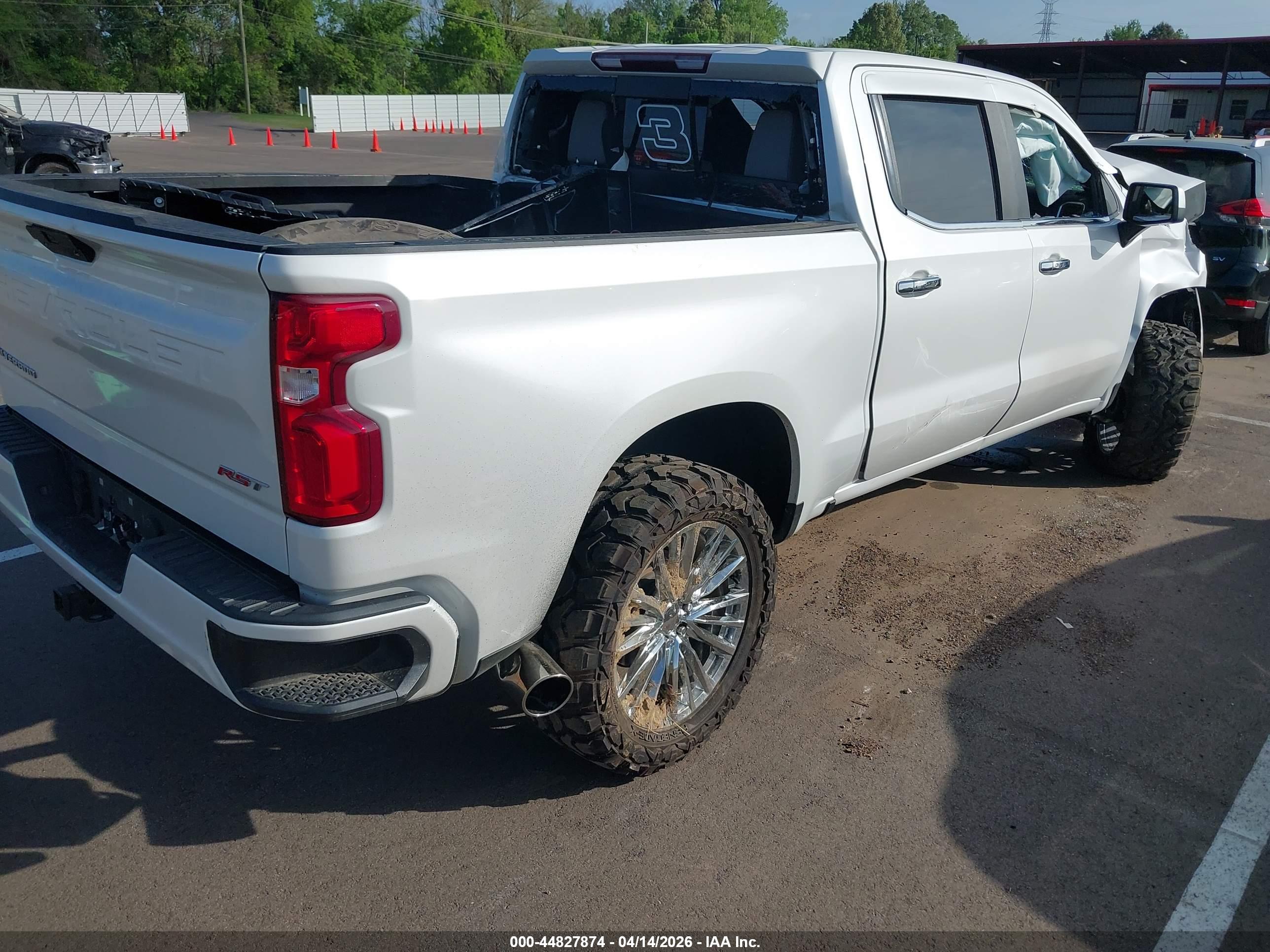 CHEVROLET SILVERADO image 4