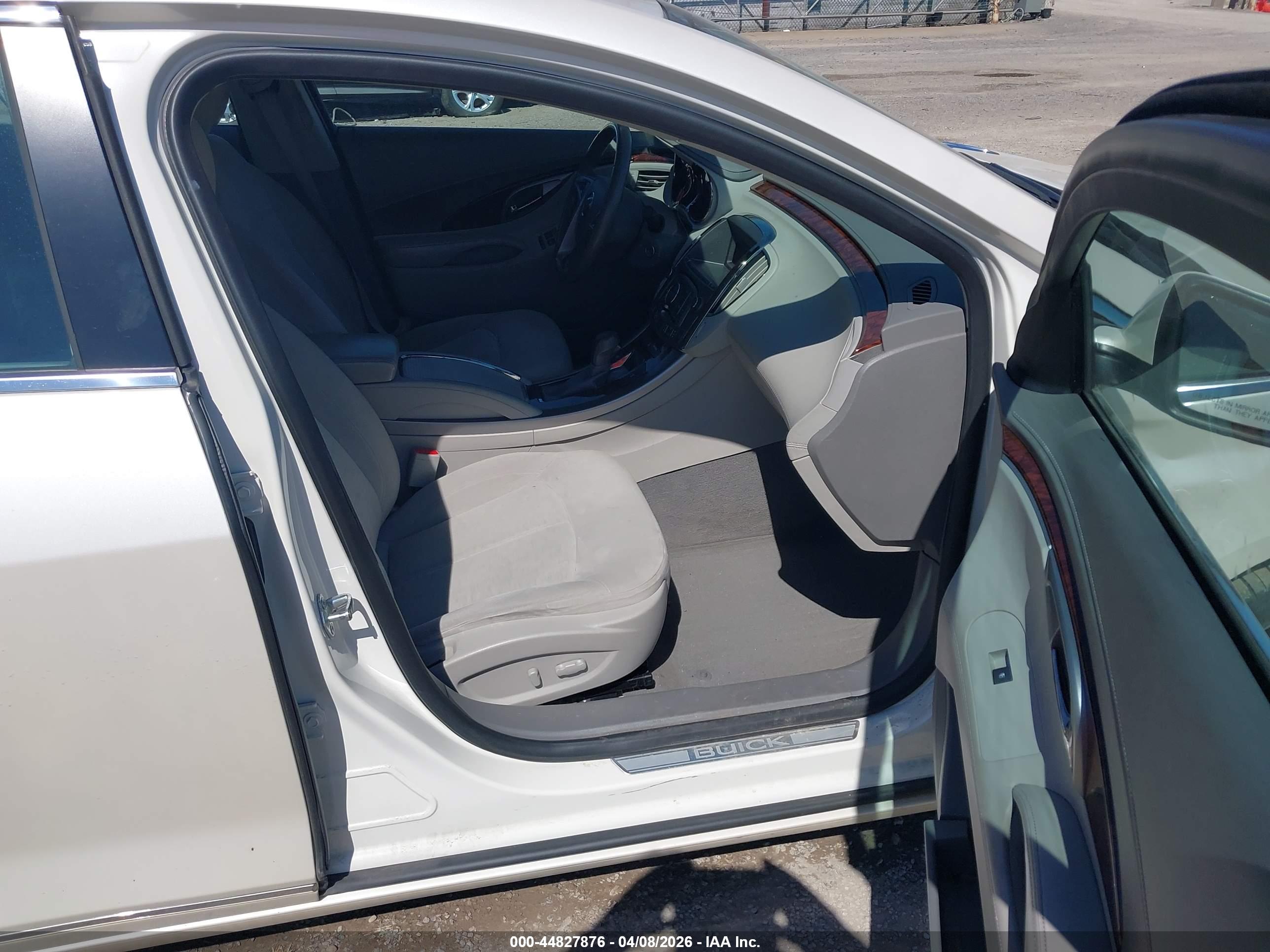 BUICK LACROSSE image 5