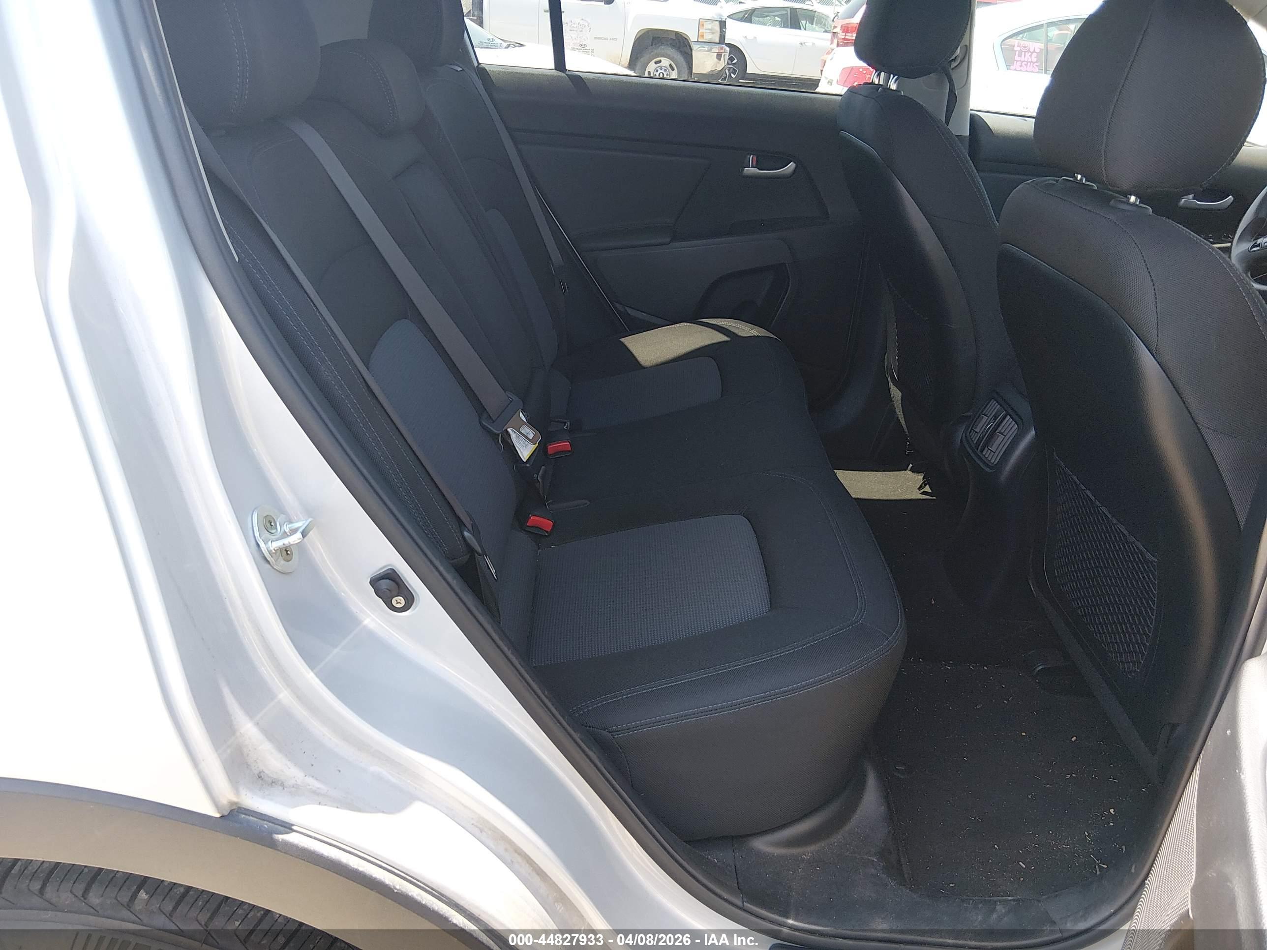 KIA SPORTAGE image 8