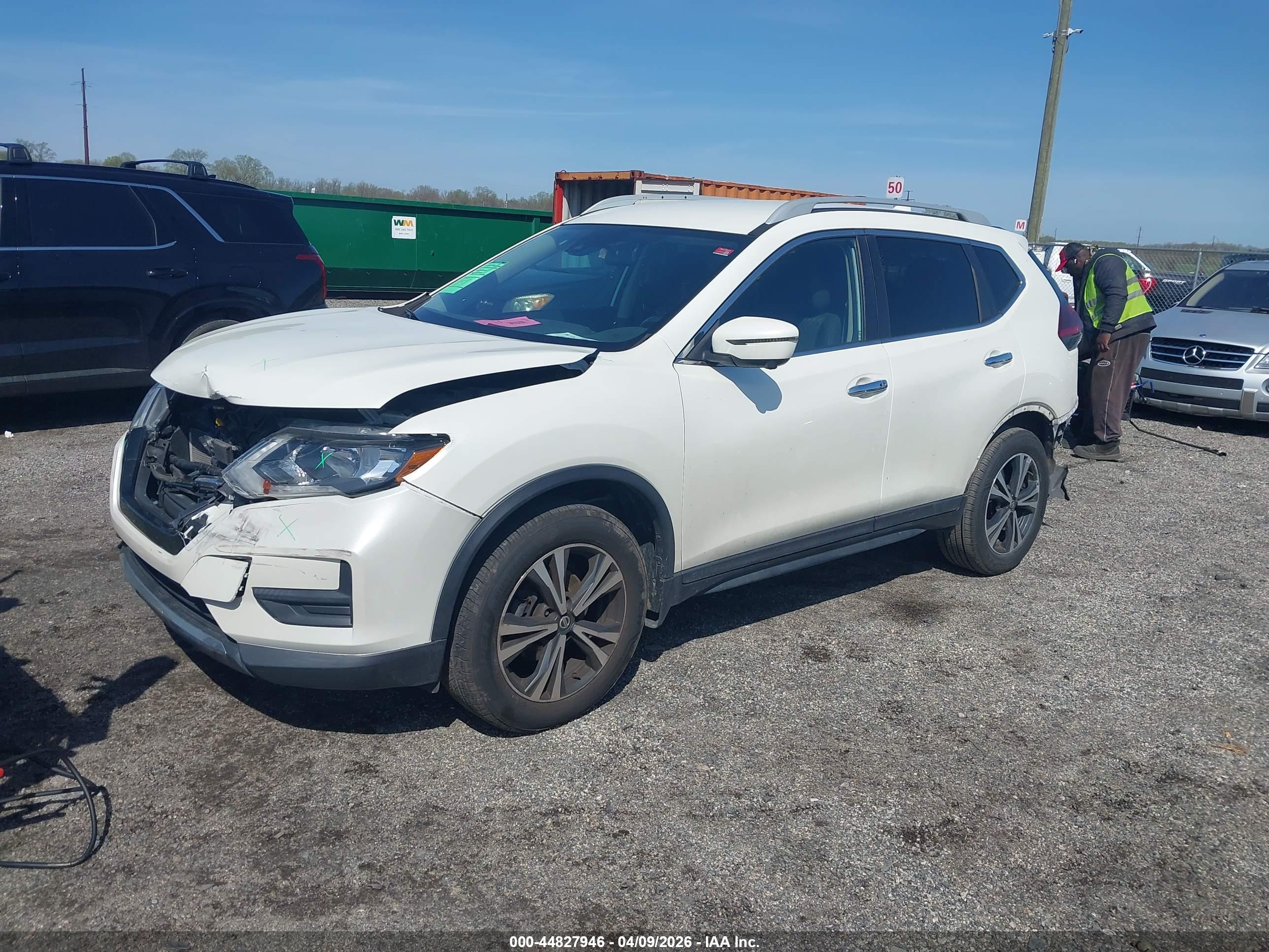NISSAN ROGUE image 2