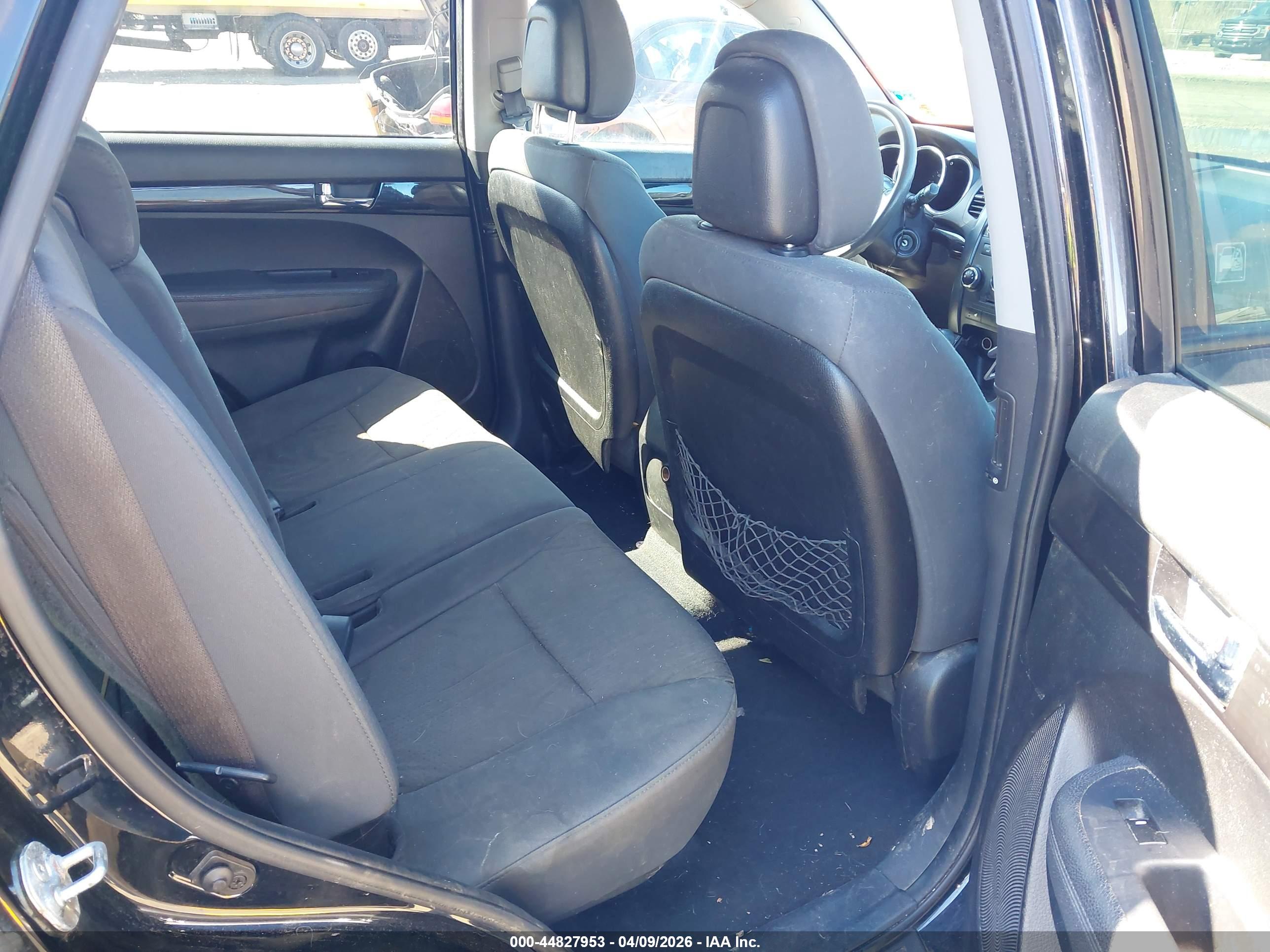 KIA SORENTO image 8