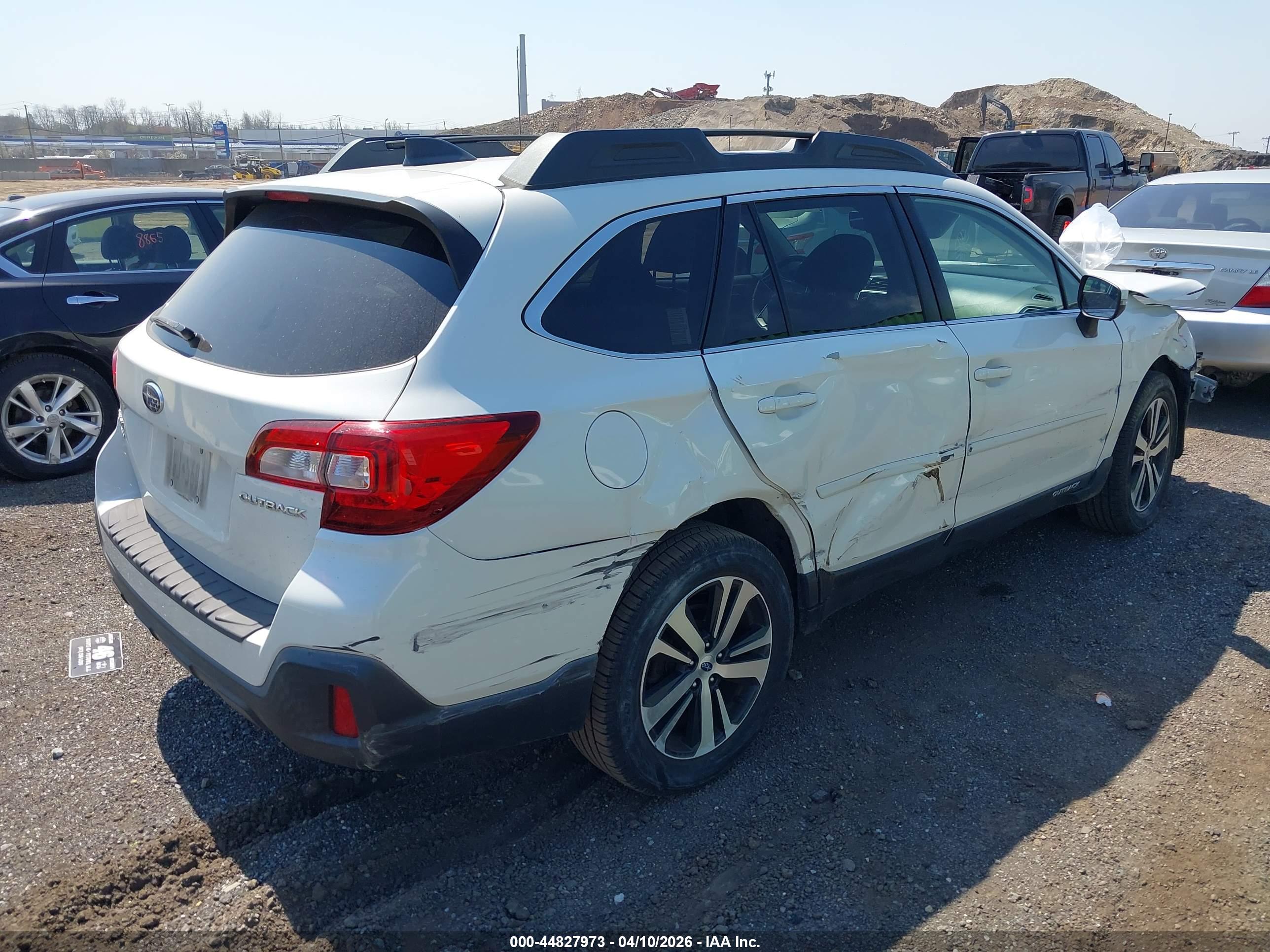 SUBARU OUTBACK image 4