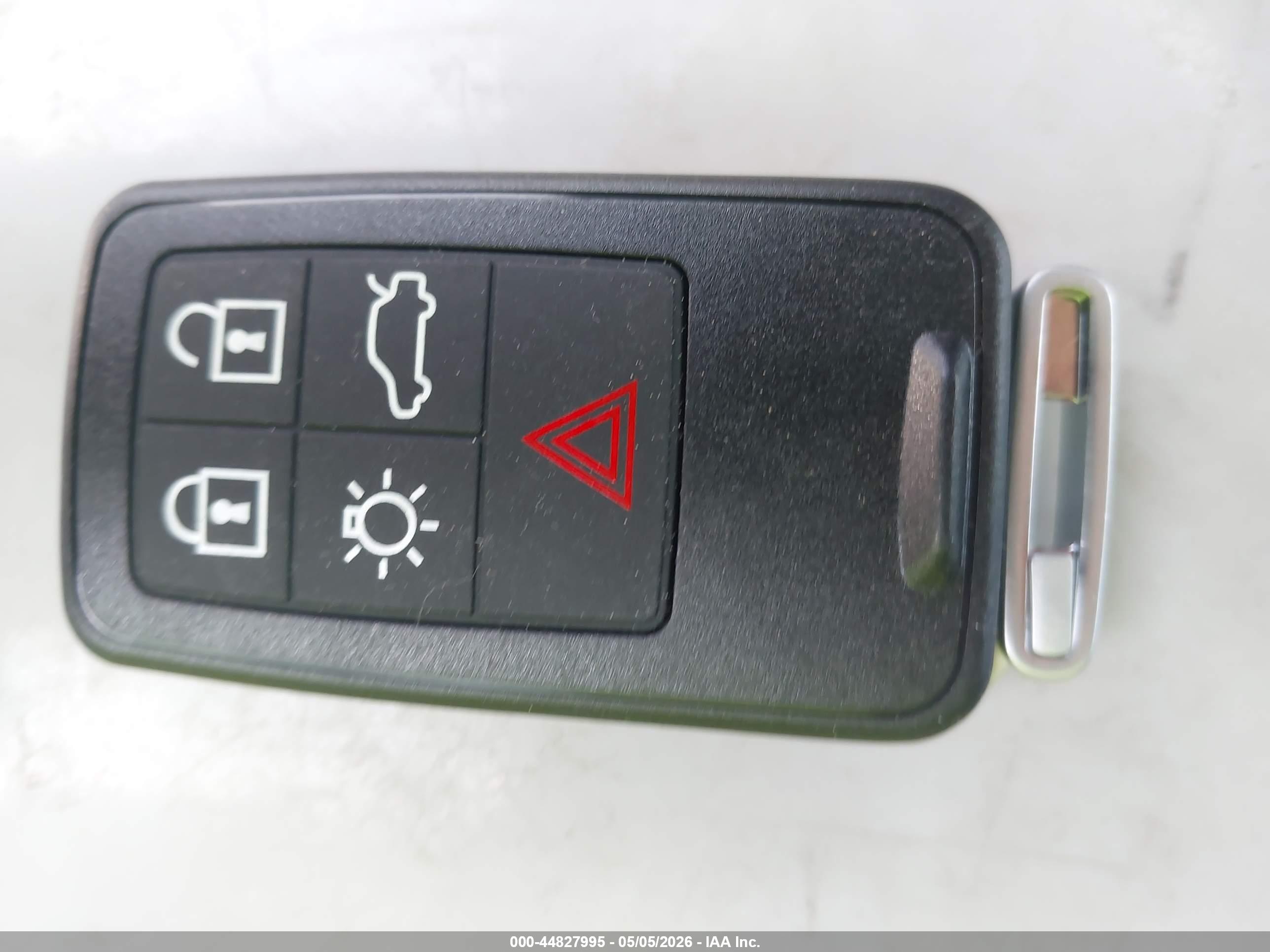 VOLVO S60 image 11