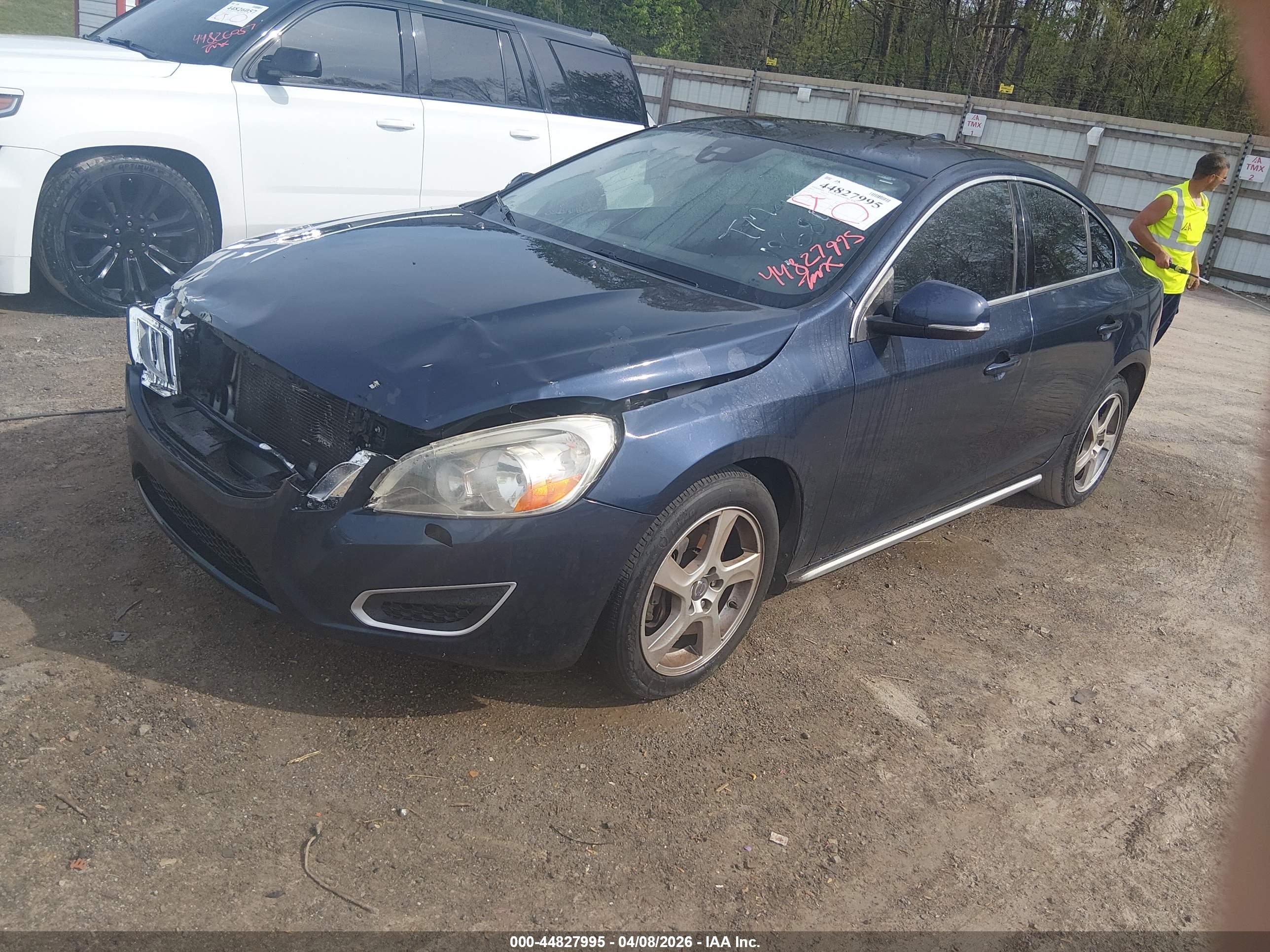 VOLVO S60 image 2