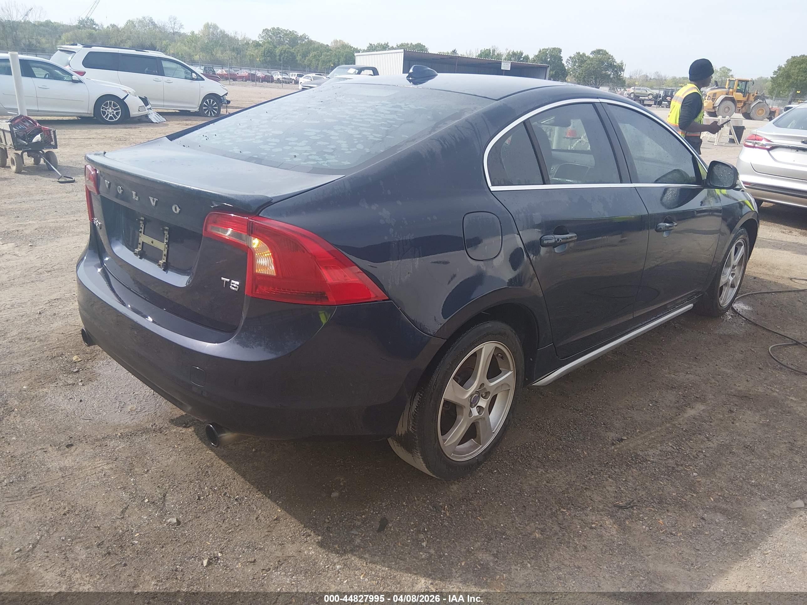 VOLVO S60 image 4