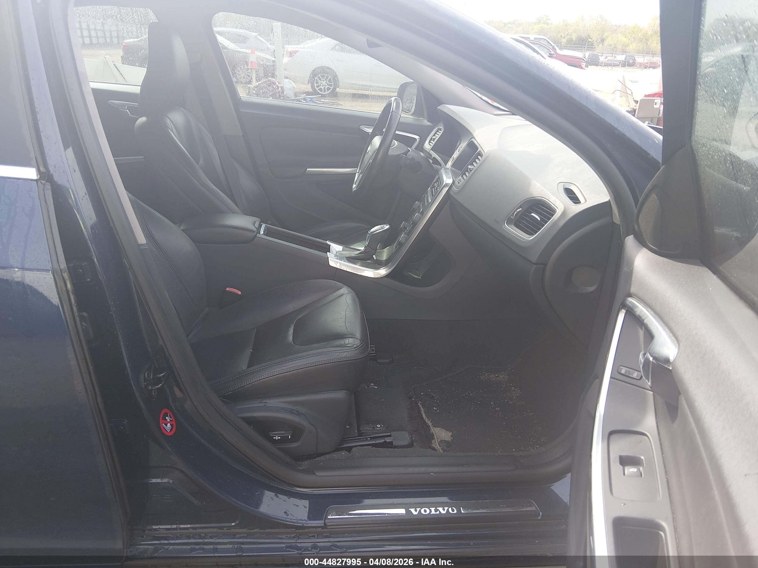 VOLVO S60 image 5