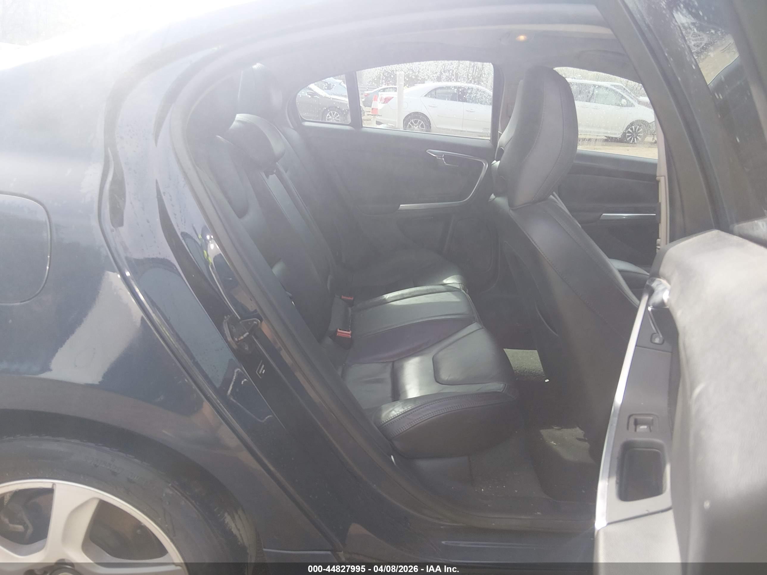 VOLVO S60 image 8
