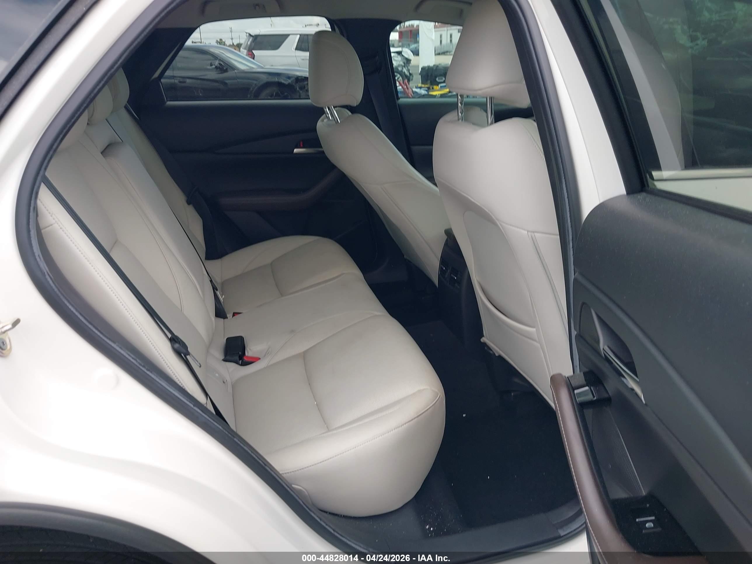 MAZDA CX-30 image 8
