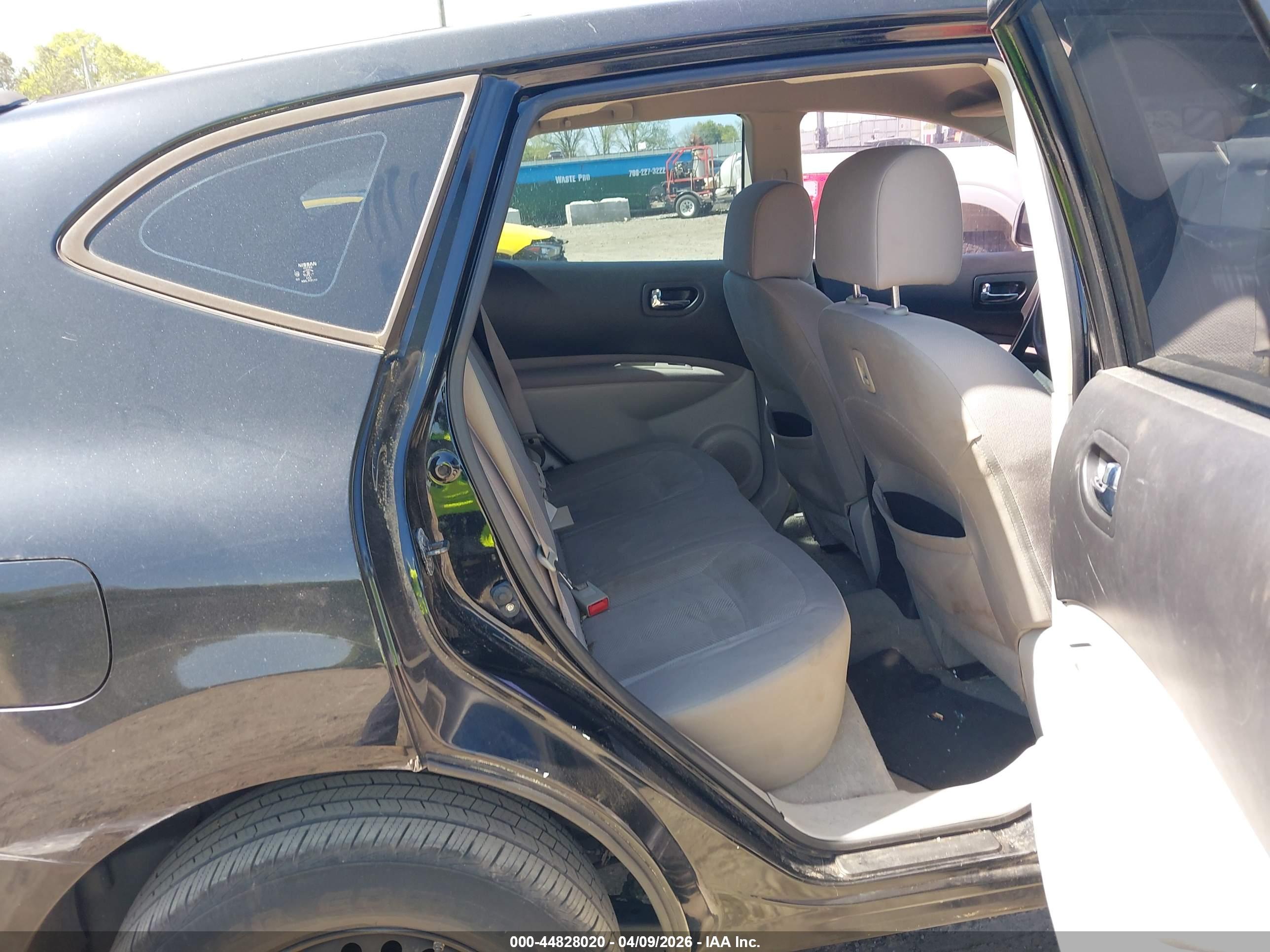 NISSAN ROGUE image 8