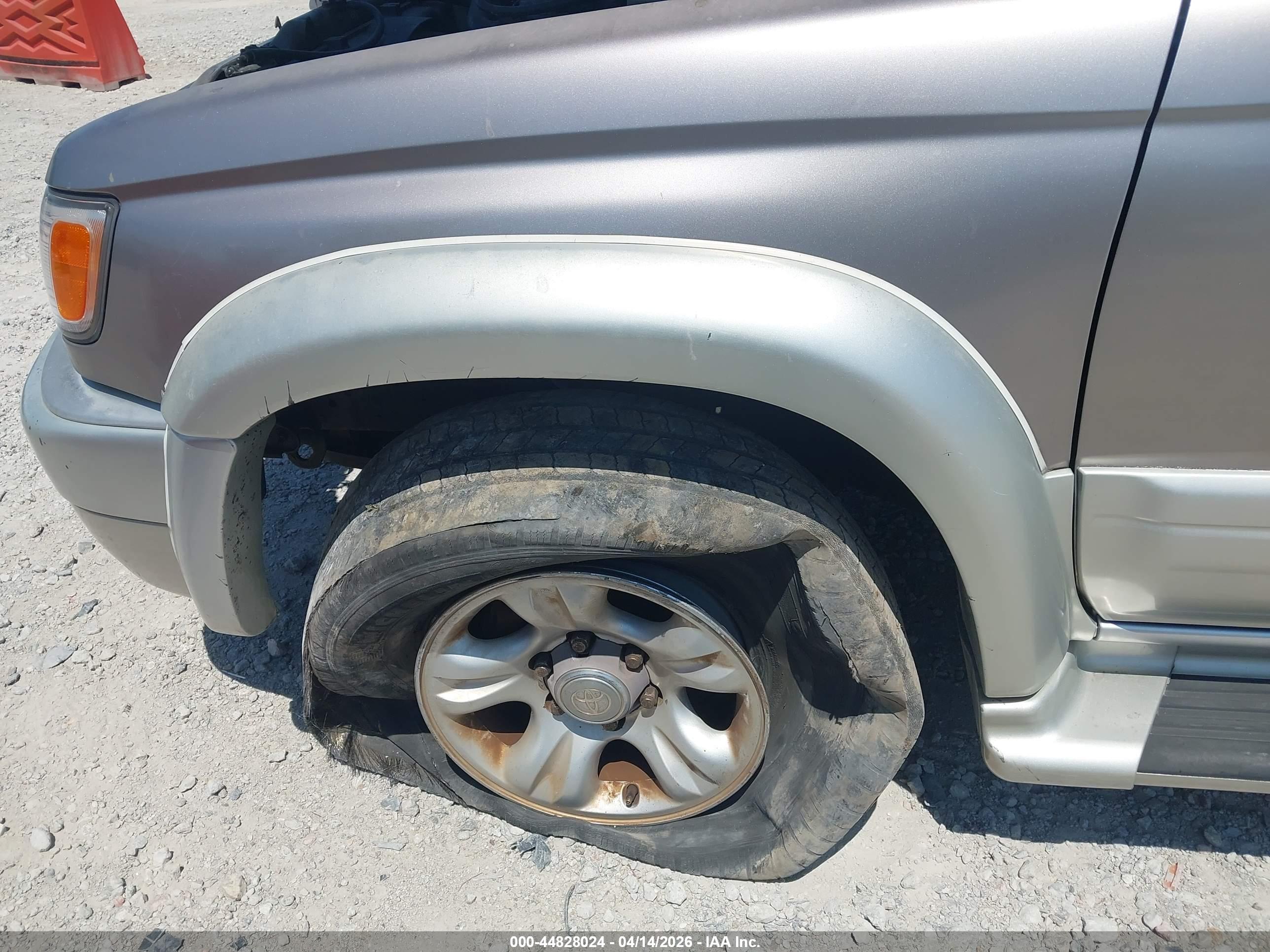 TOYOTA 4RUNNER image 6