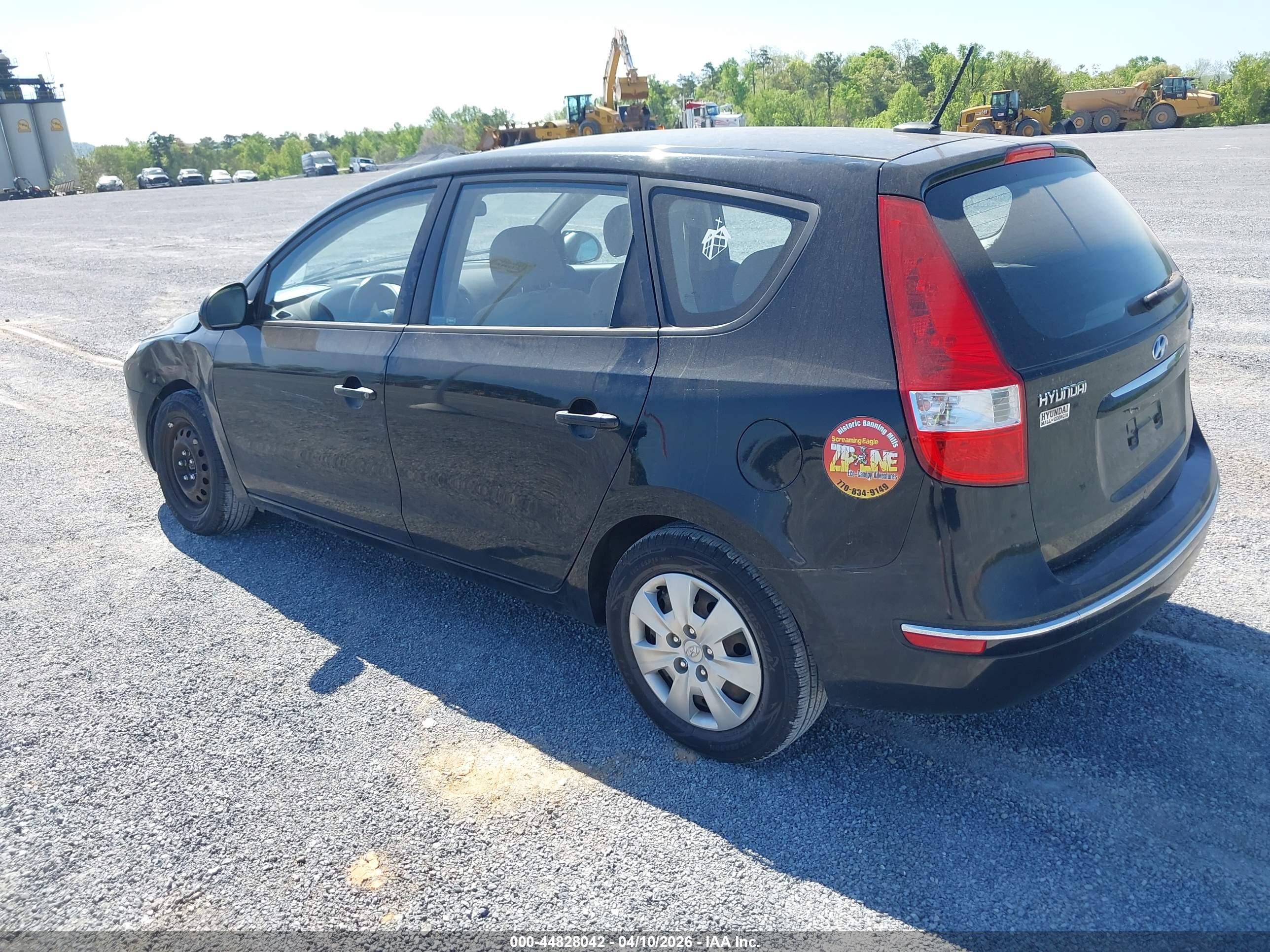 HYUNDAI ELANTRA image 3