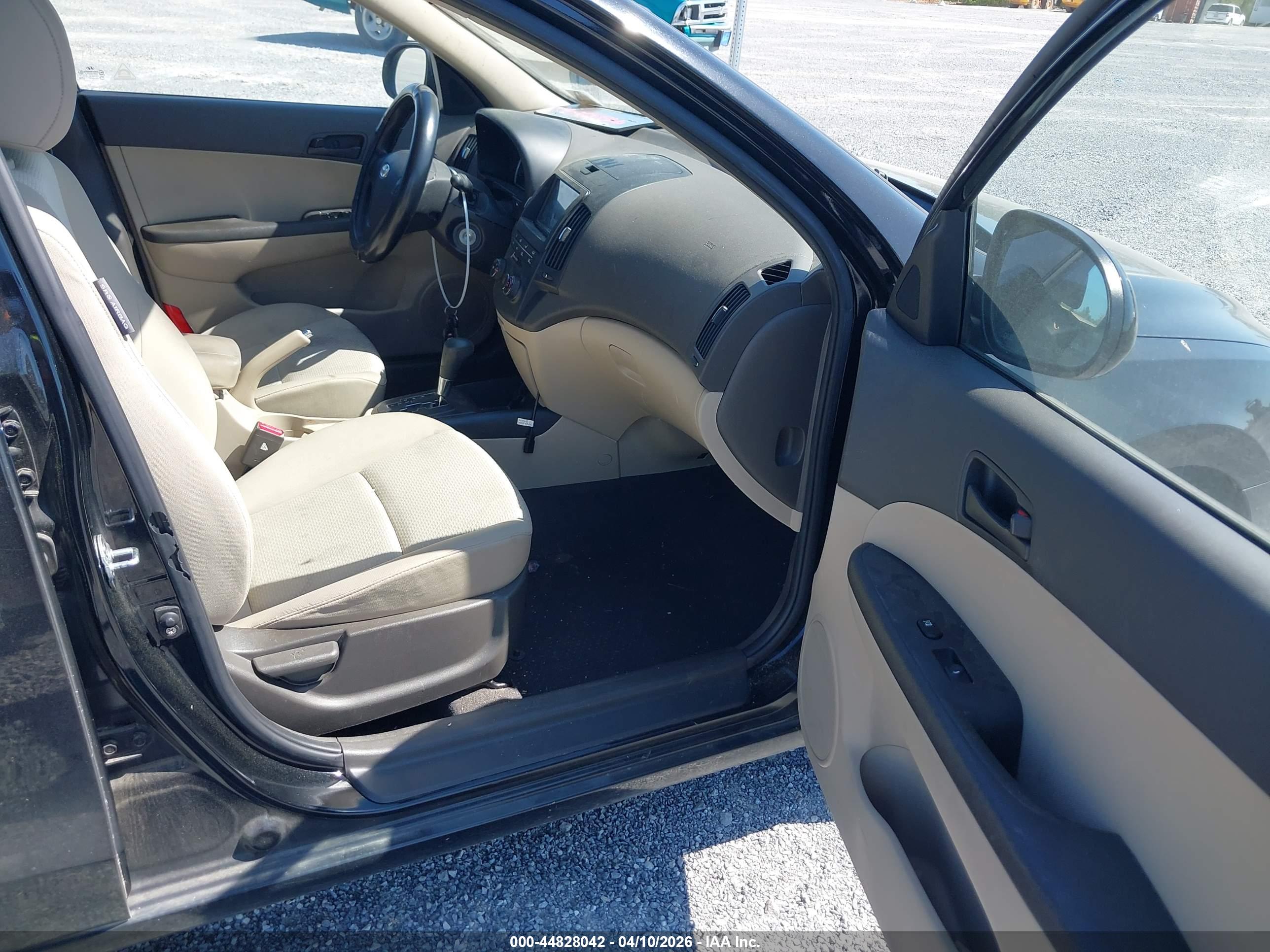 HYUNDAI ELANTRA image 5