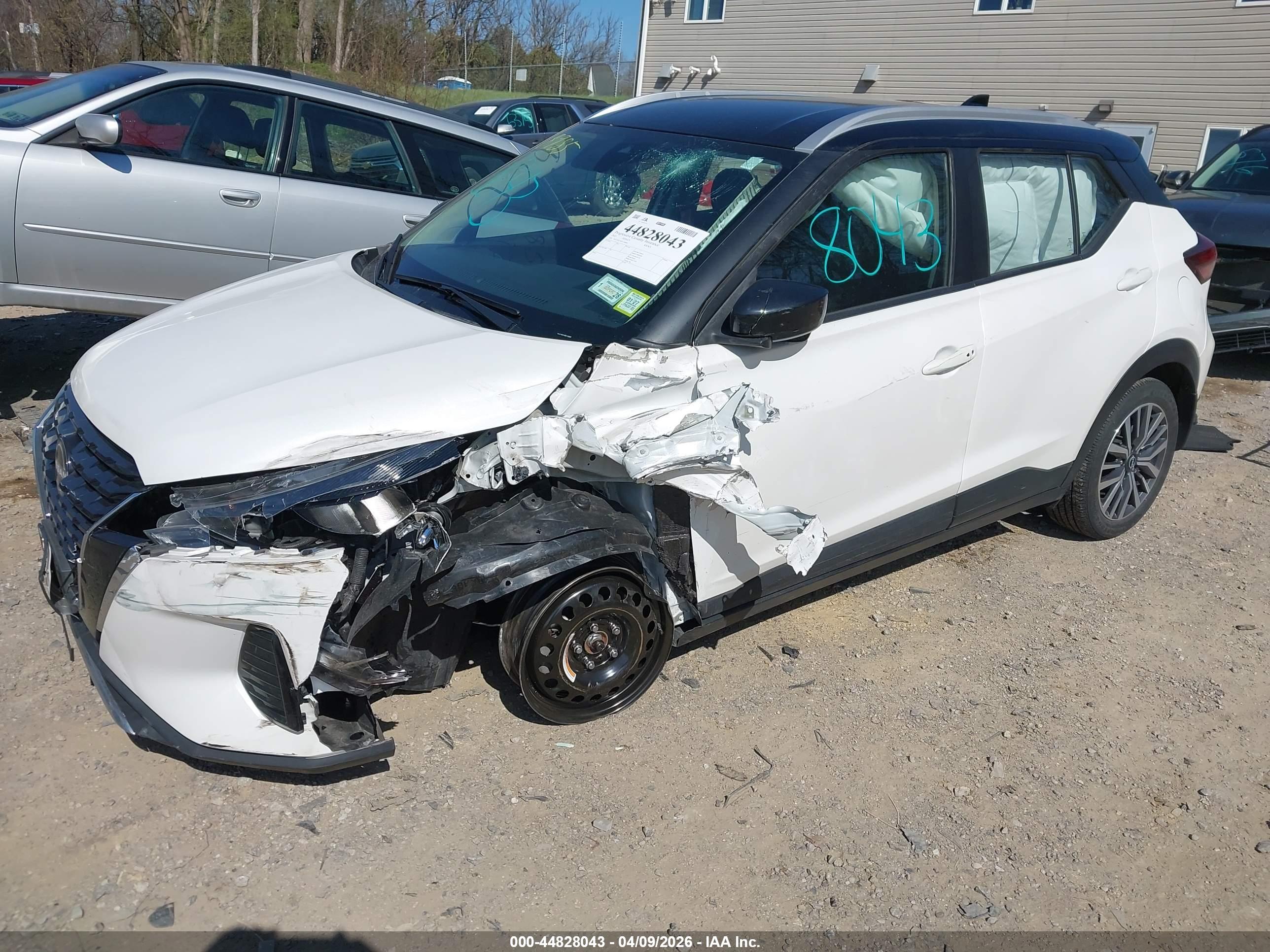 NISSAN KICKS image 2