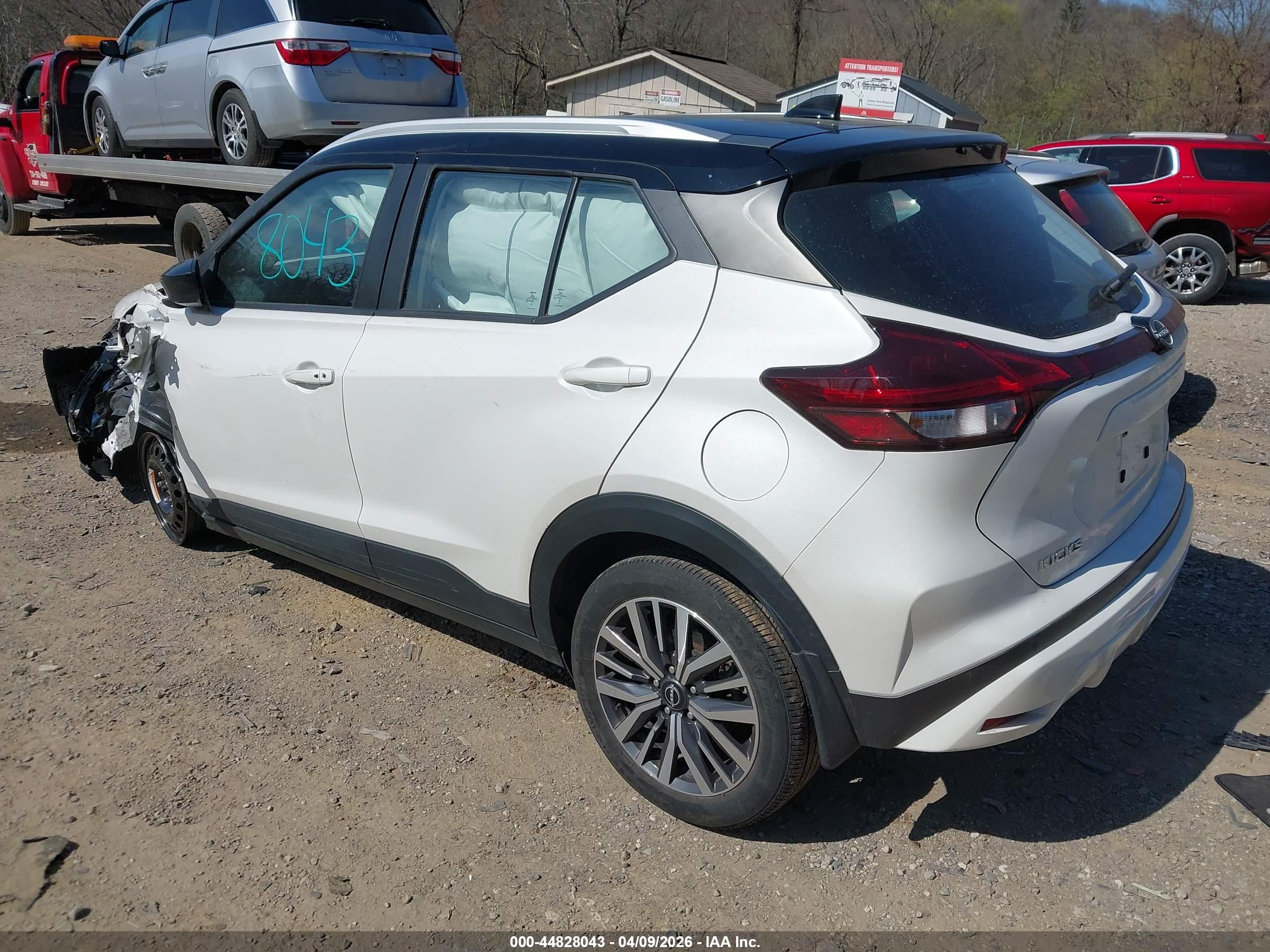 NISSAN KICKS image 3