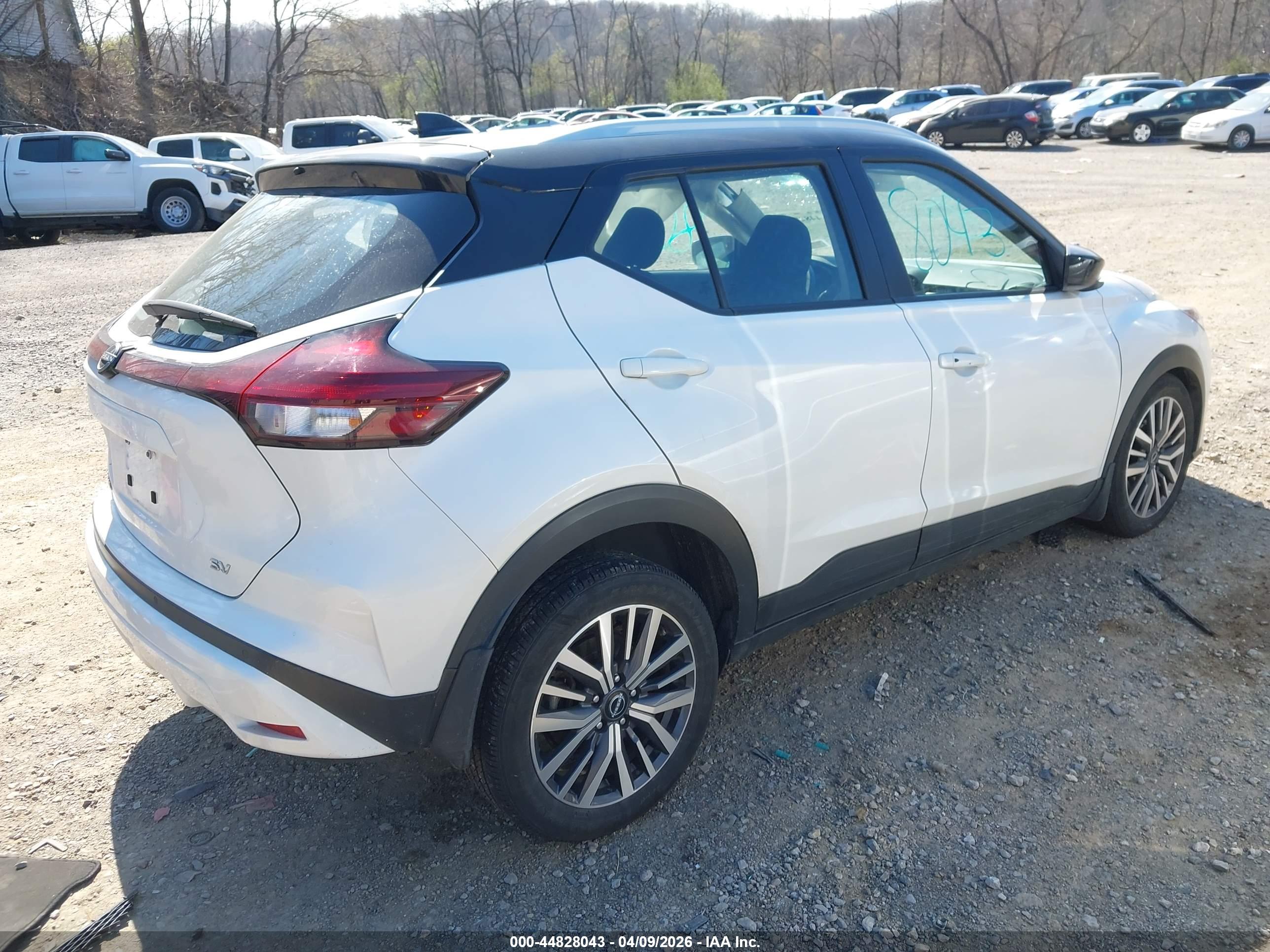 NISSAN KICKS image 4