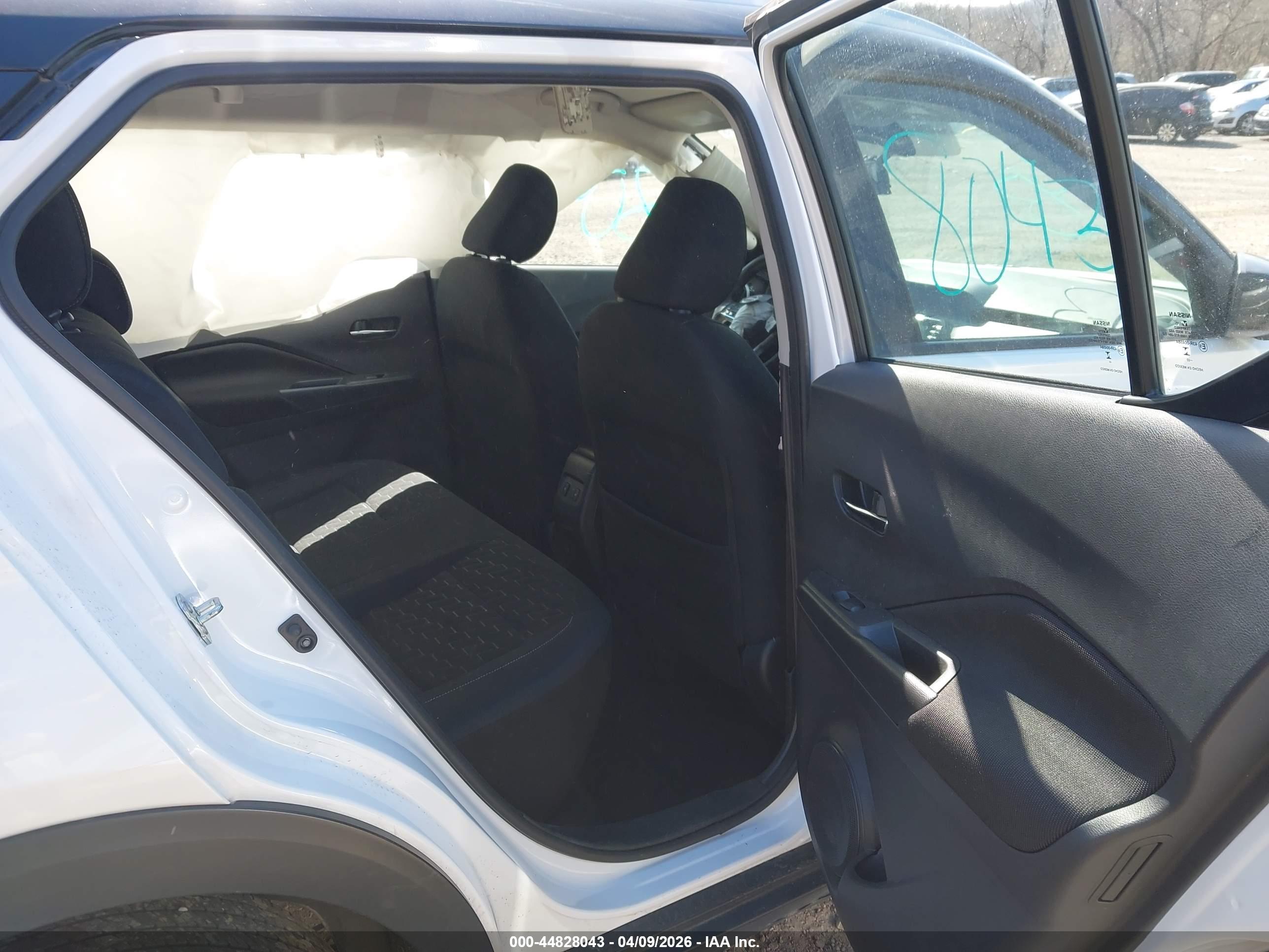 NISSAN KICKS image 8
