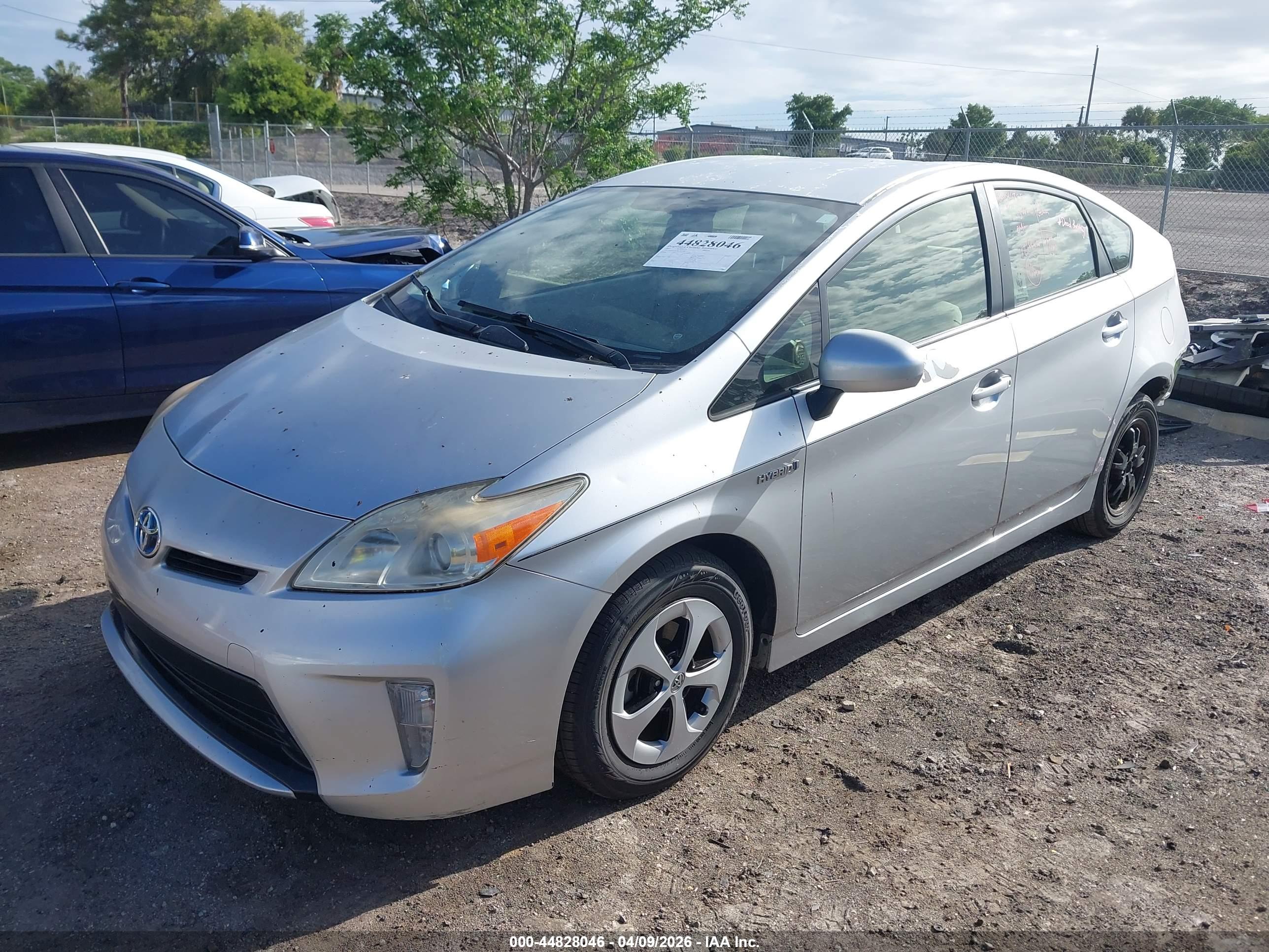 TOYOTA PRIUS image 2