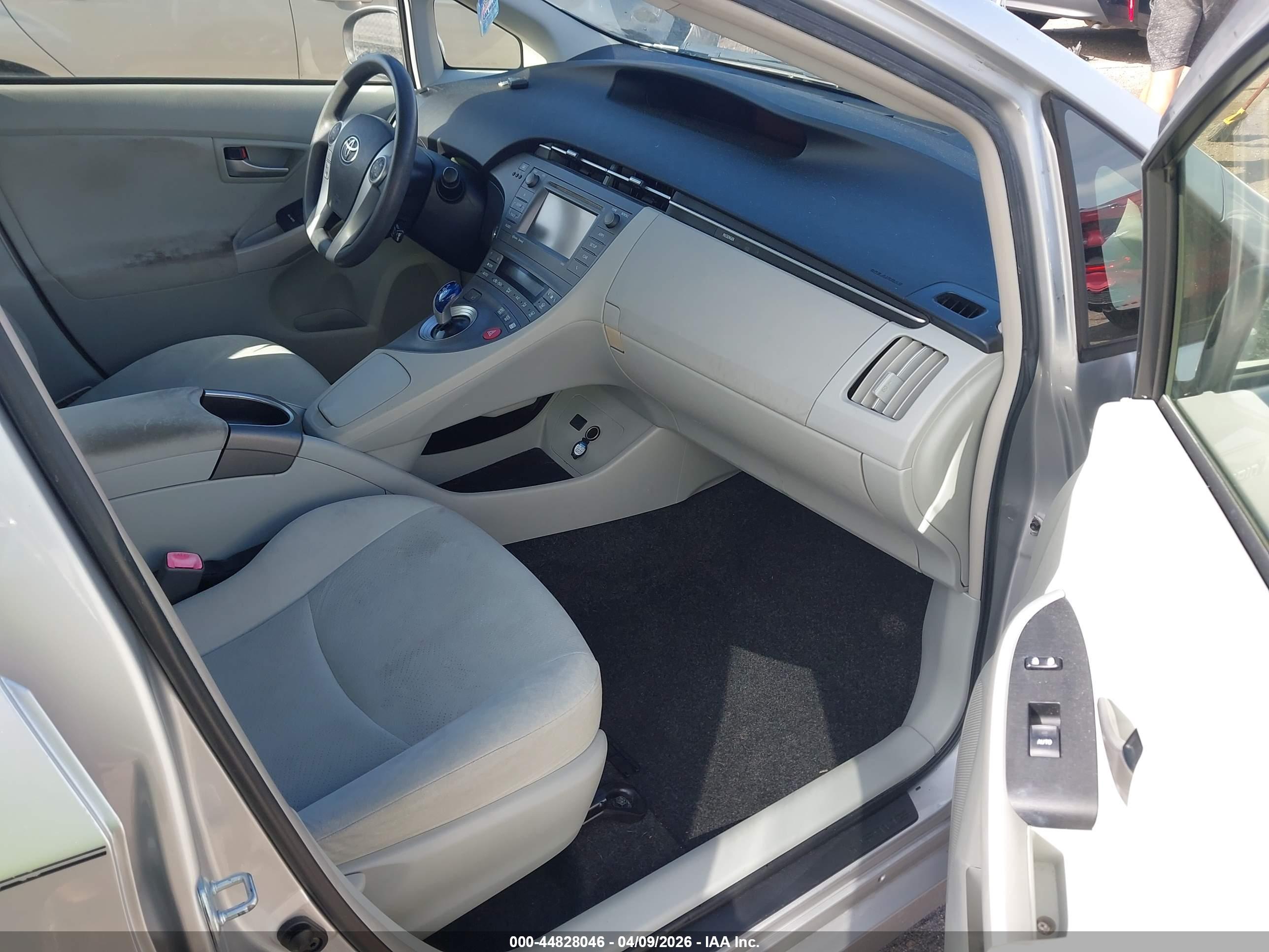 TOYOTA PRIUS image 5