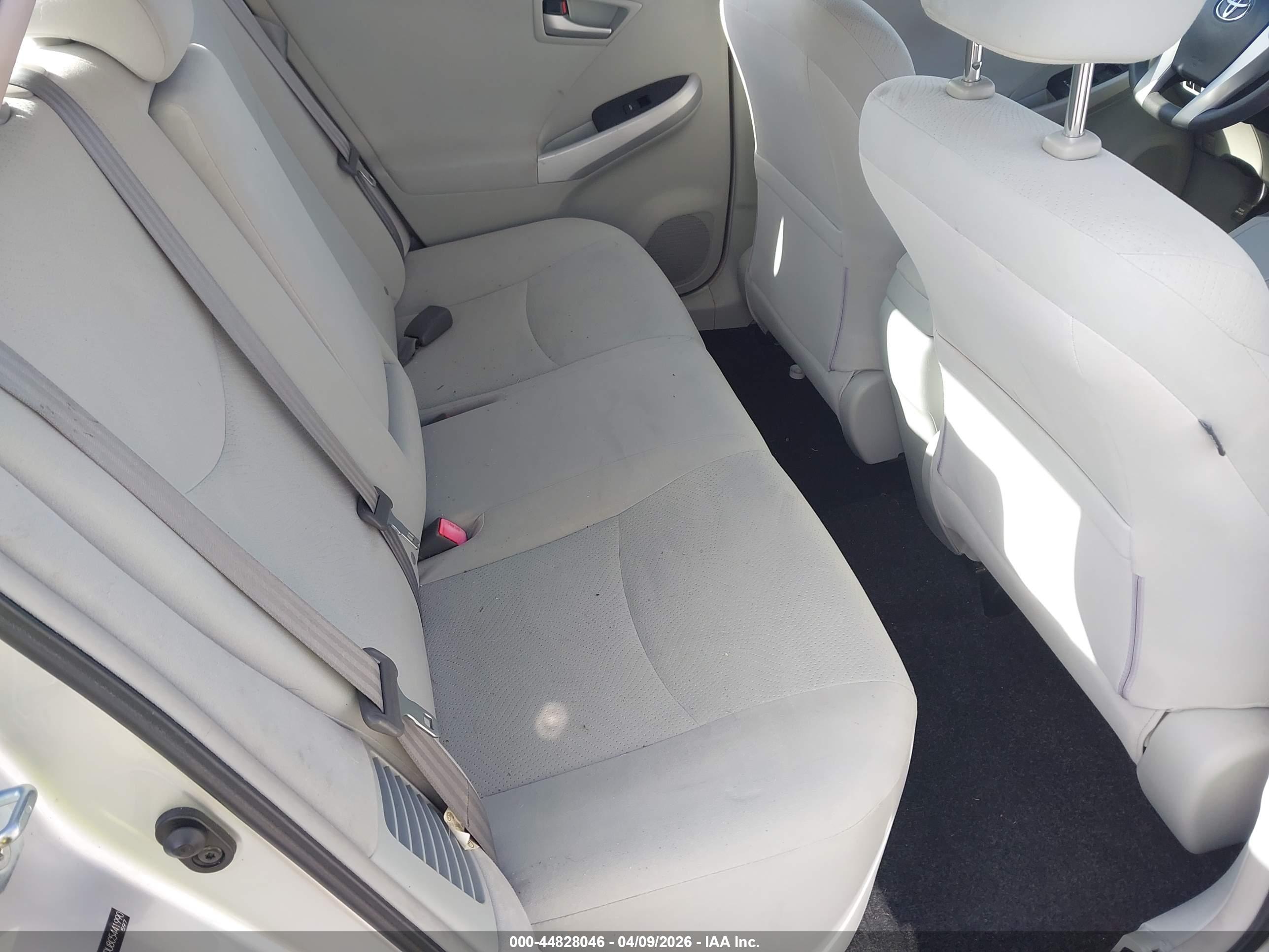 TOYOTA PRIUS image 8