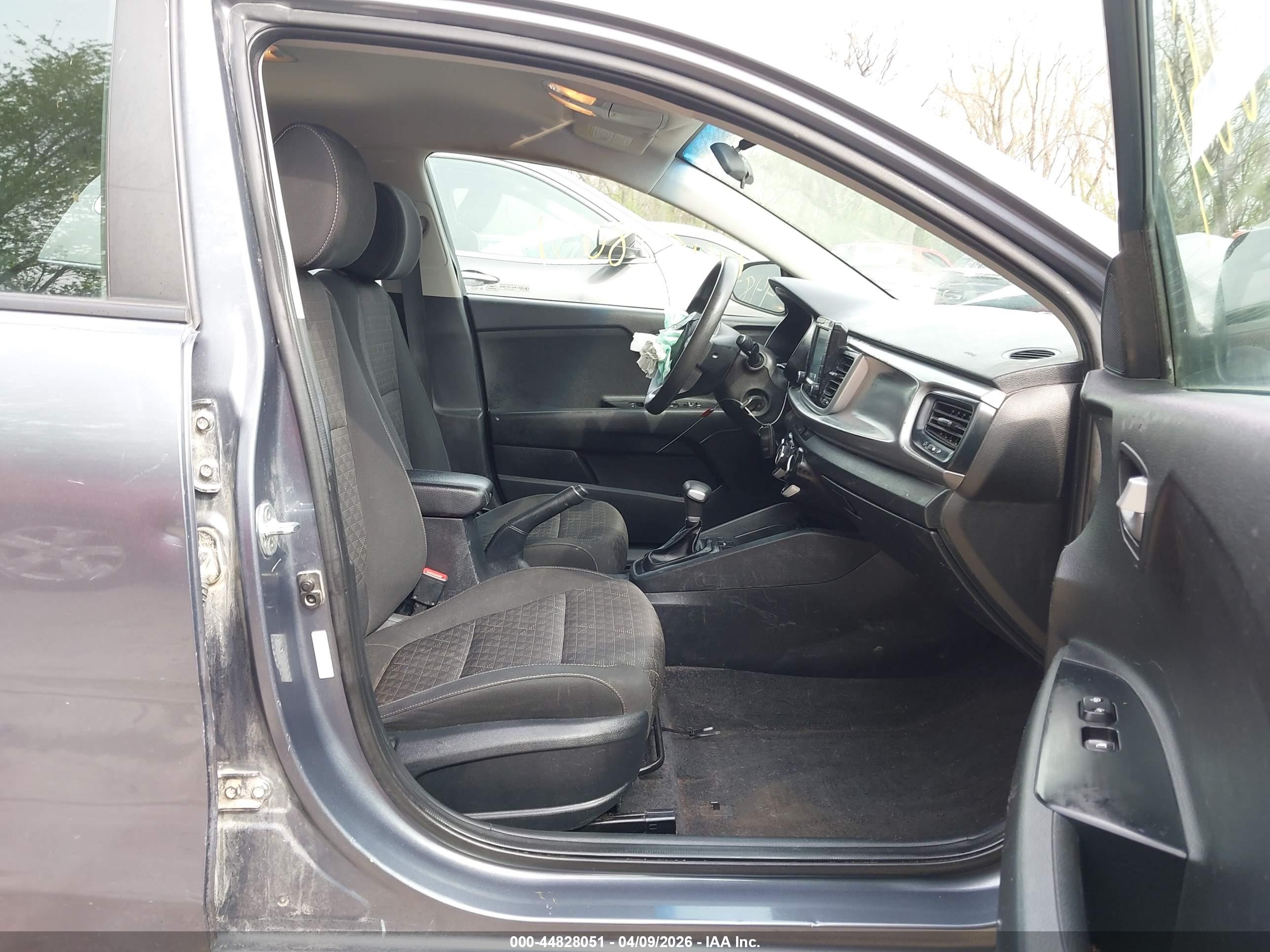 KIA RIO image 5