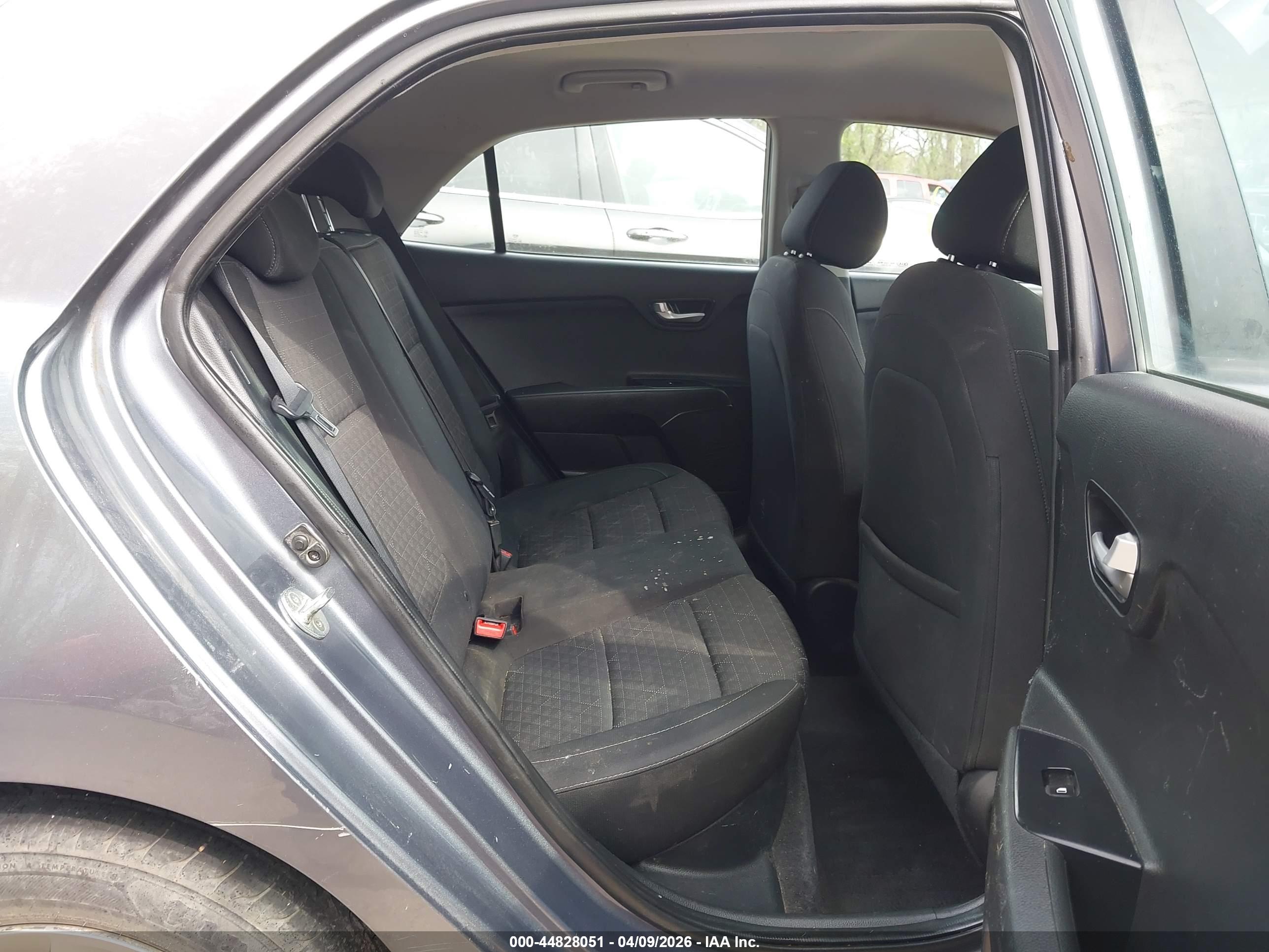 KIA RIO image 8