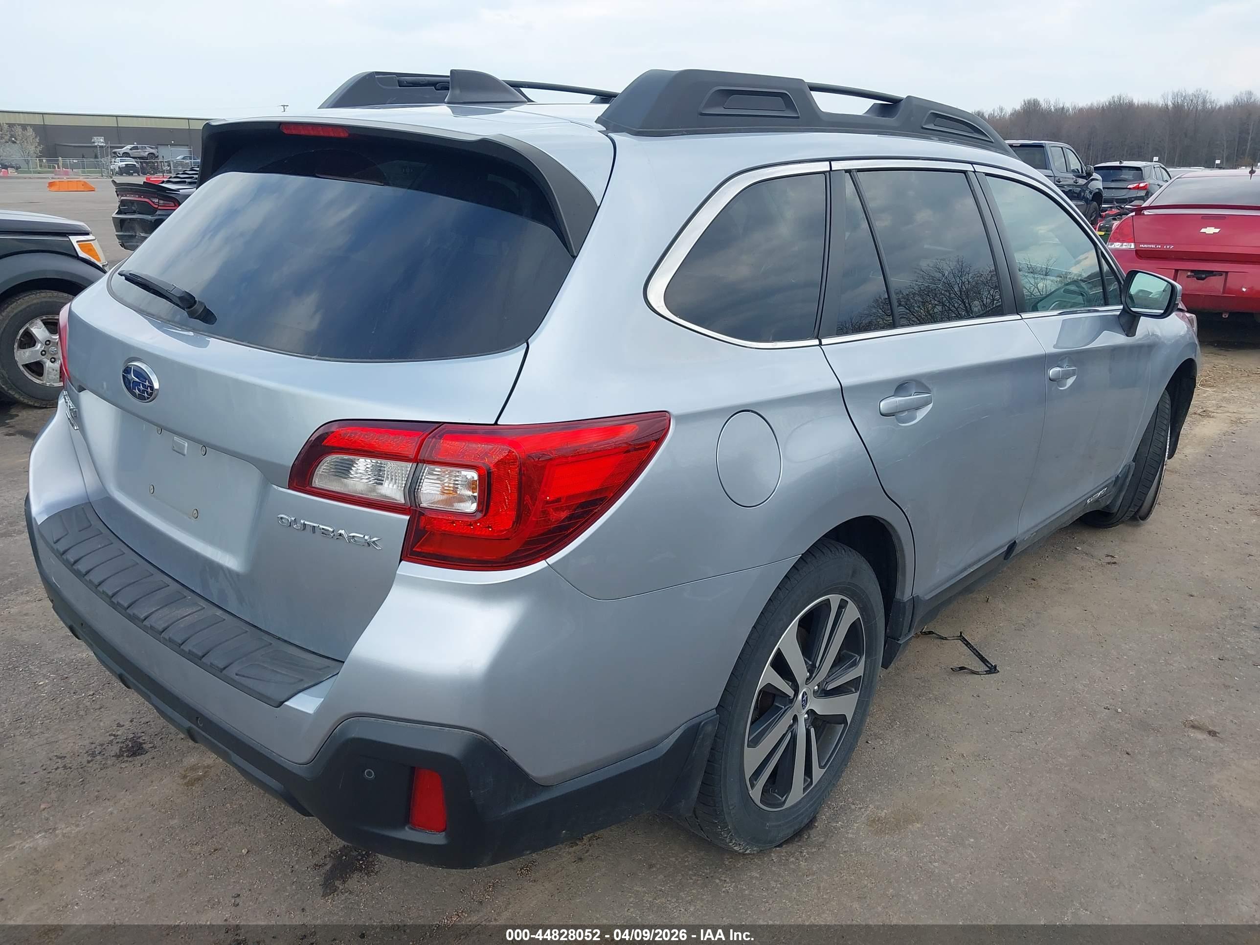 SUBARU OUTBACK image 4