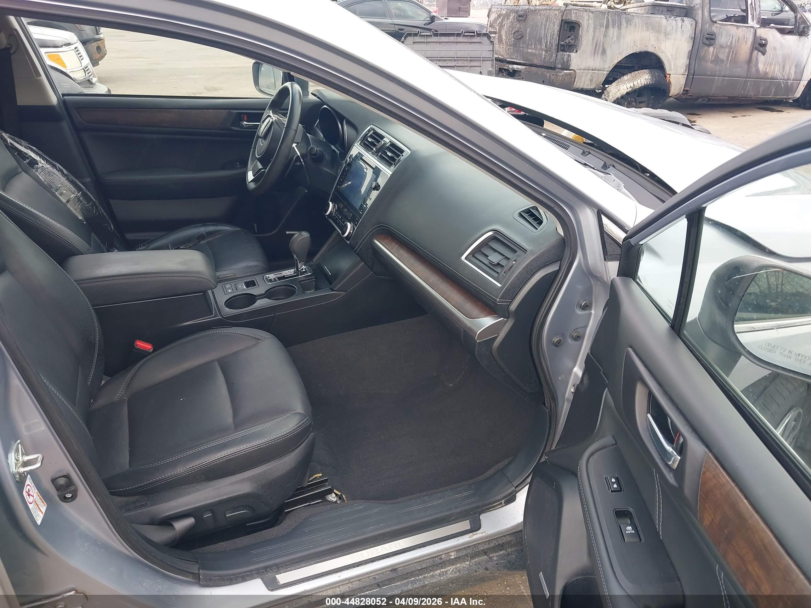 SUBARU OUTBACK image 5