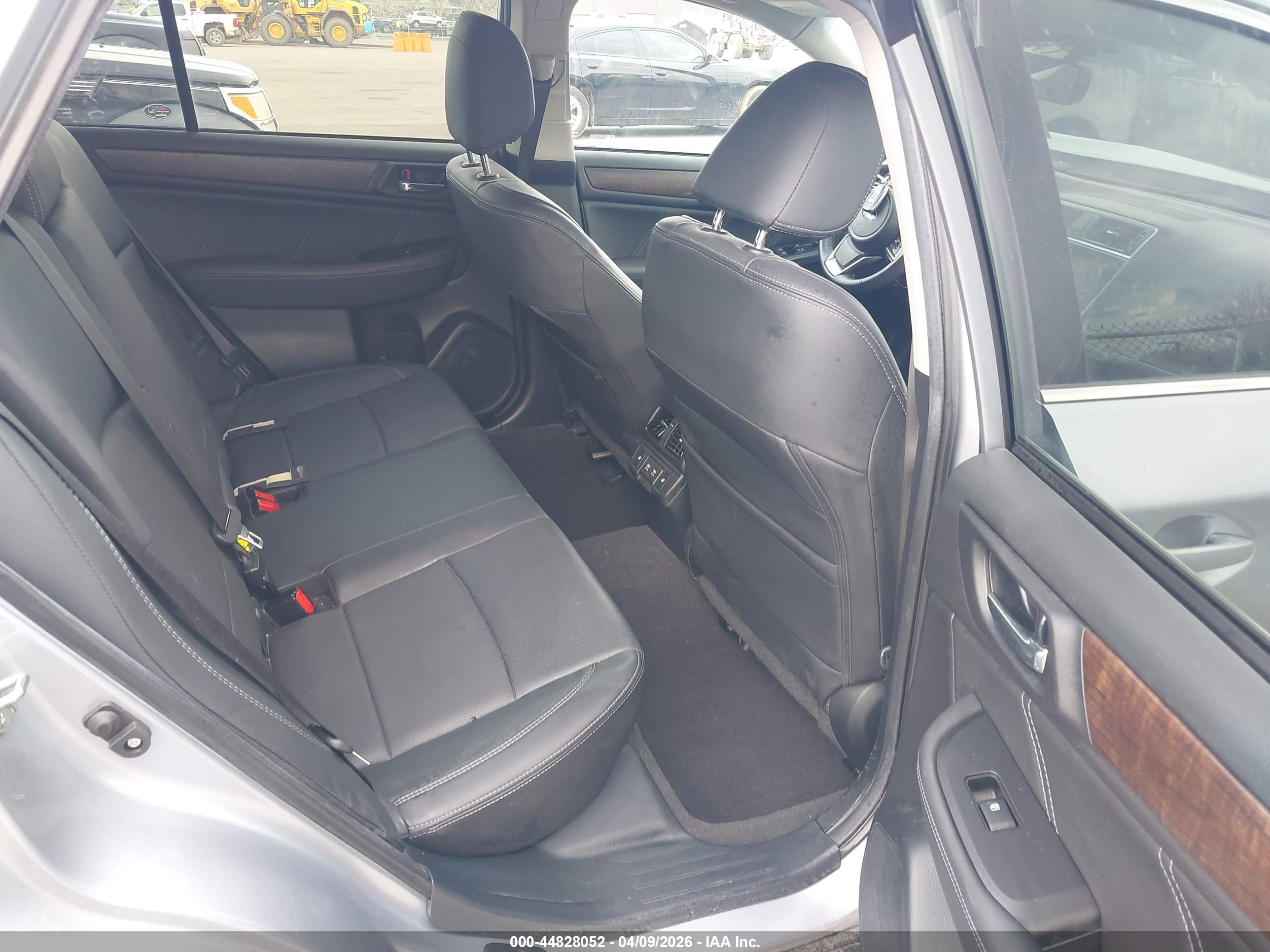 SUBARU OUTBACK image 8