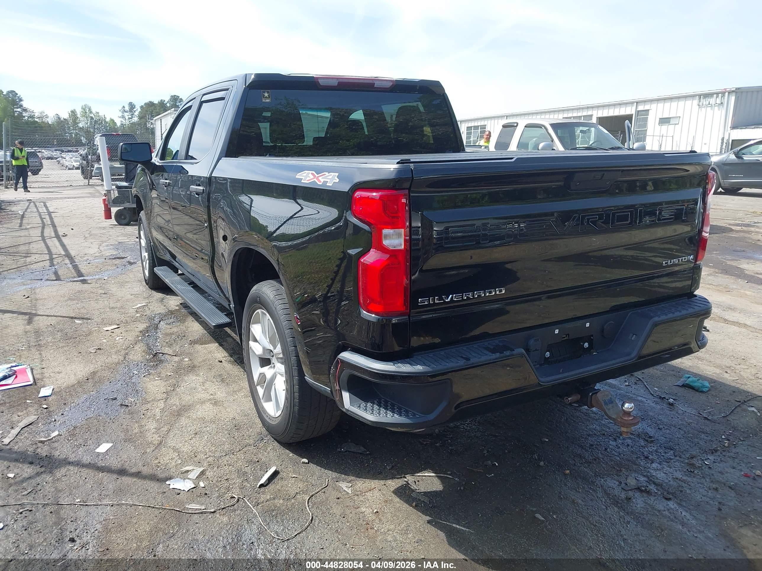 CHEVROLET SILVERADO image 3