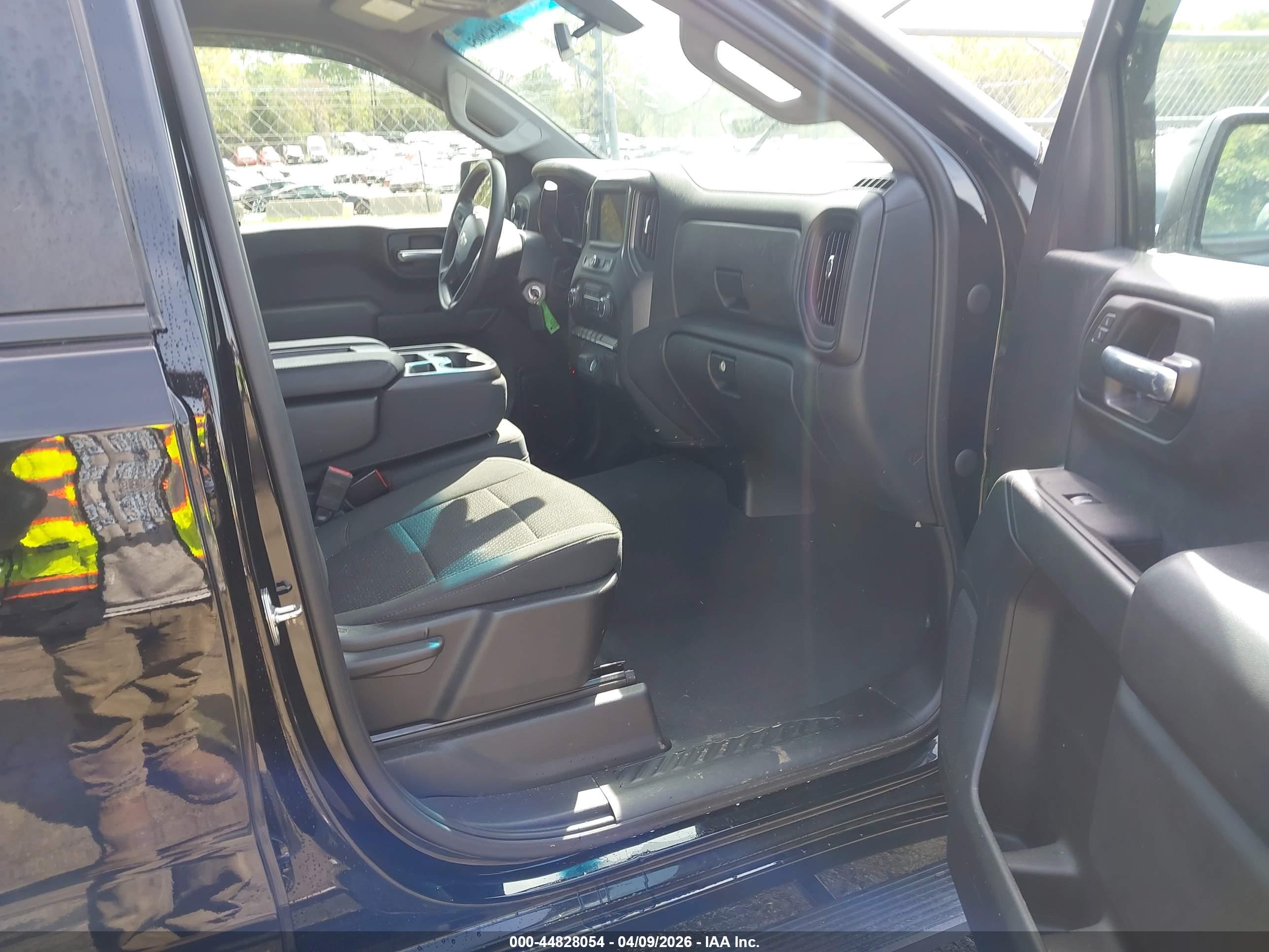 CHEVROLET SILVERADO image 5