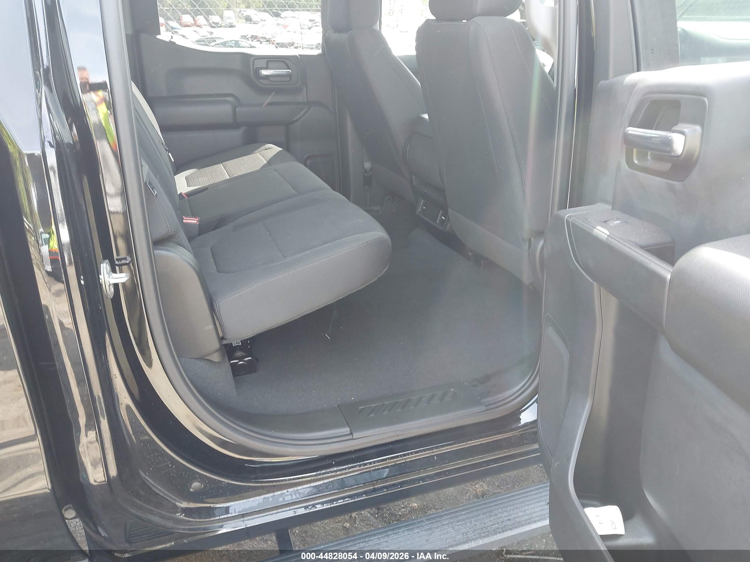 CHEVROLET SILVERADO image 8