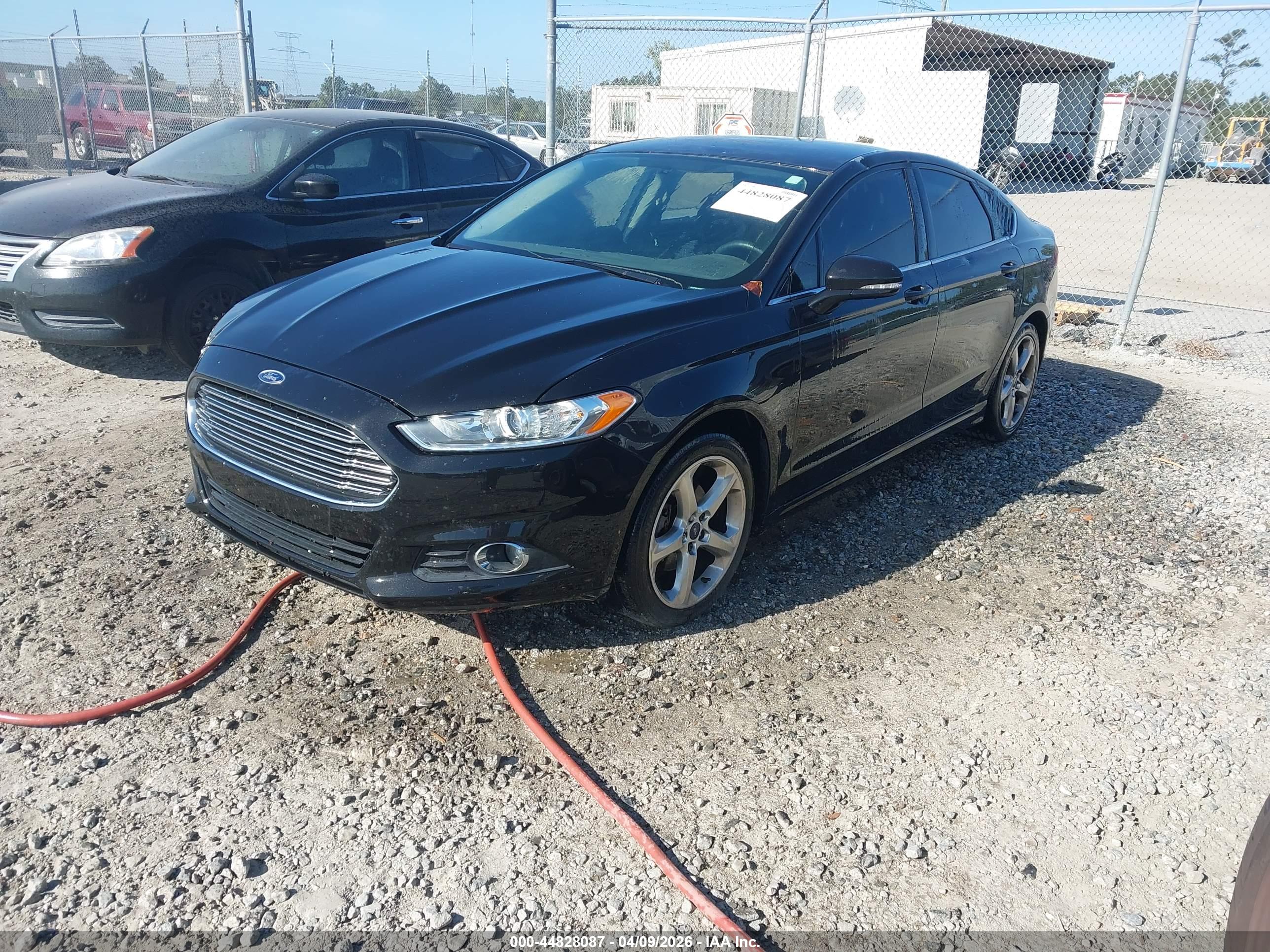 FORD FUSION image 2