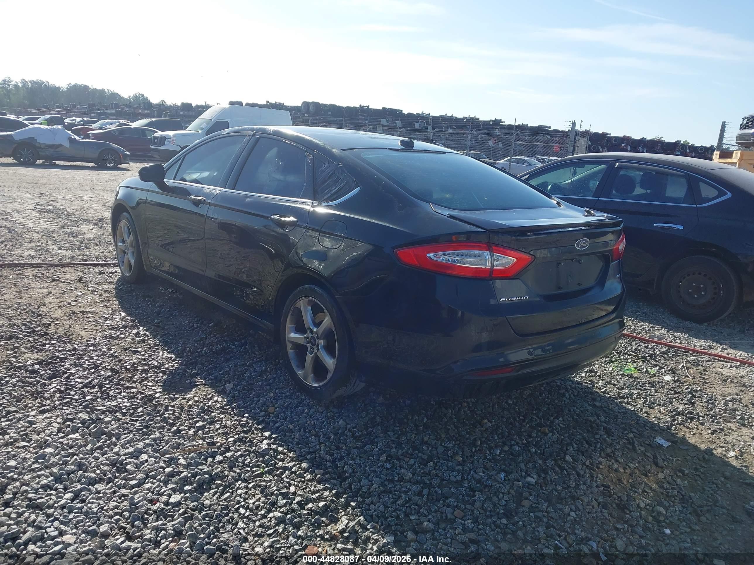 FORD FUSION image 3