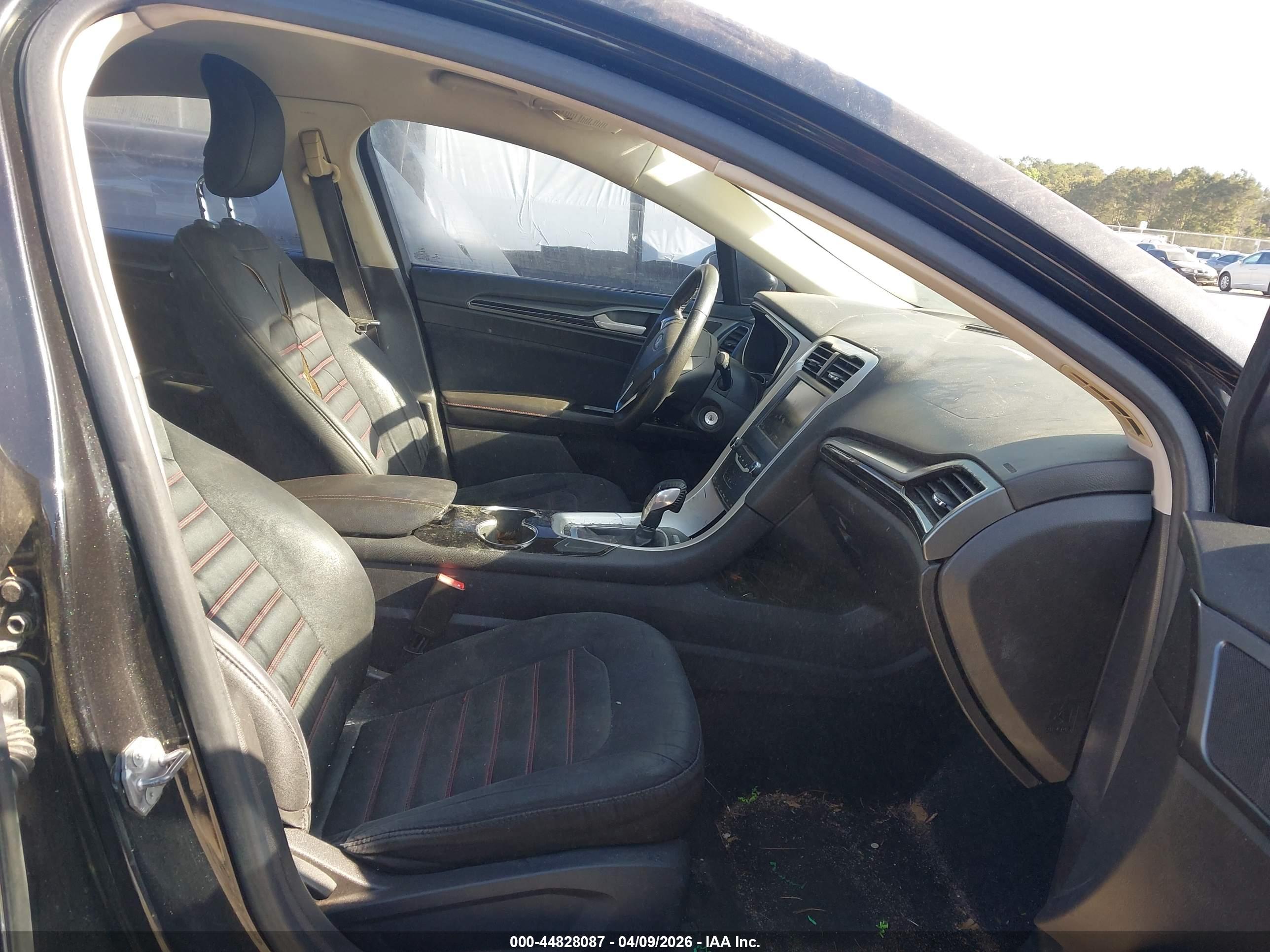 FORD FUSION image 5