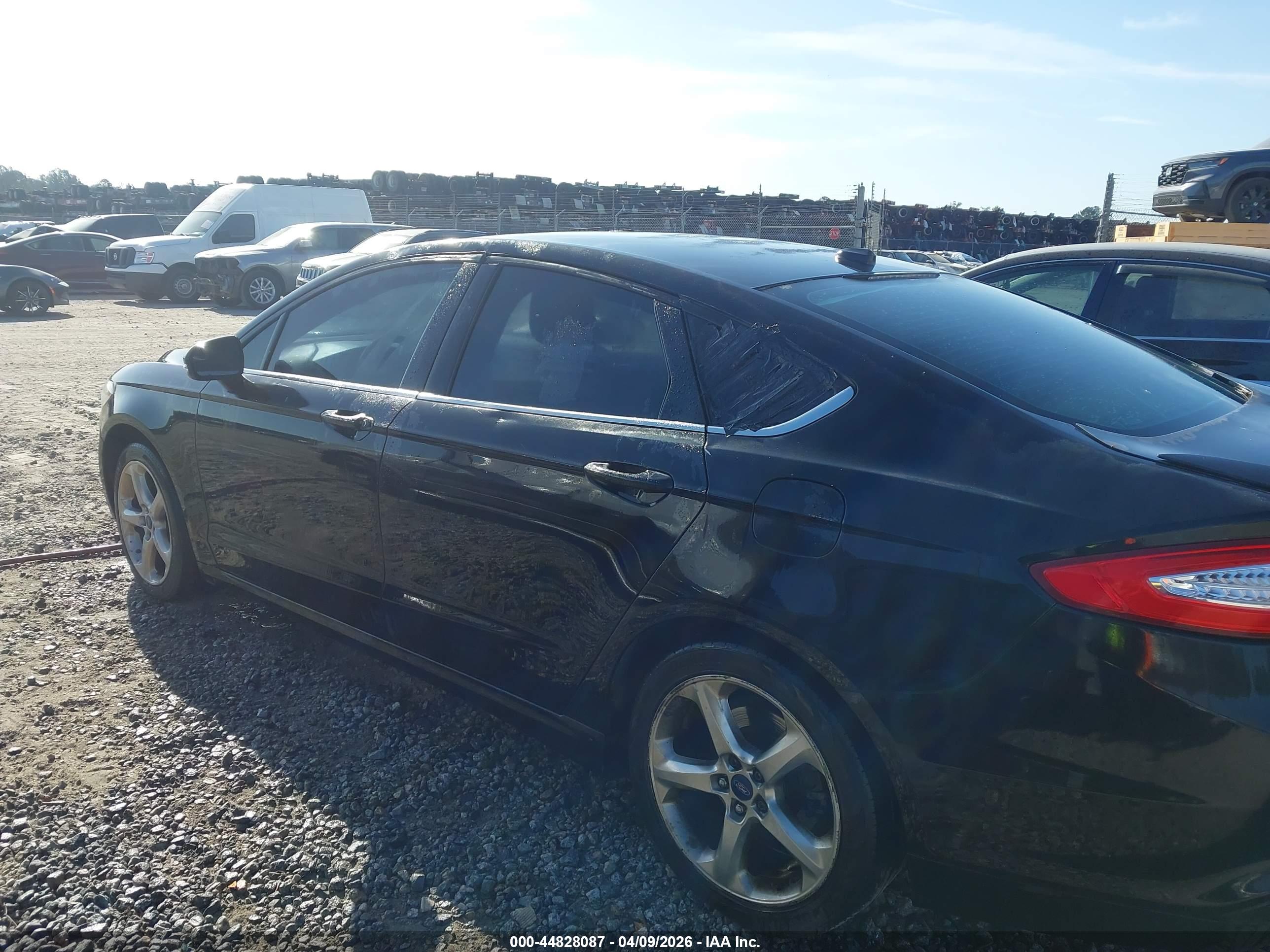 FORD FUSION image 6