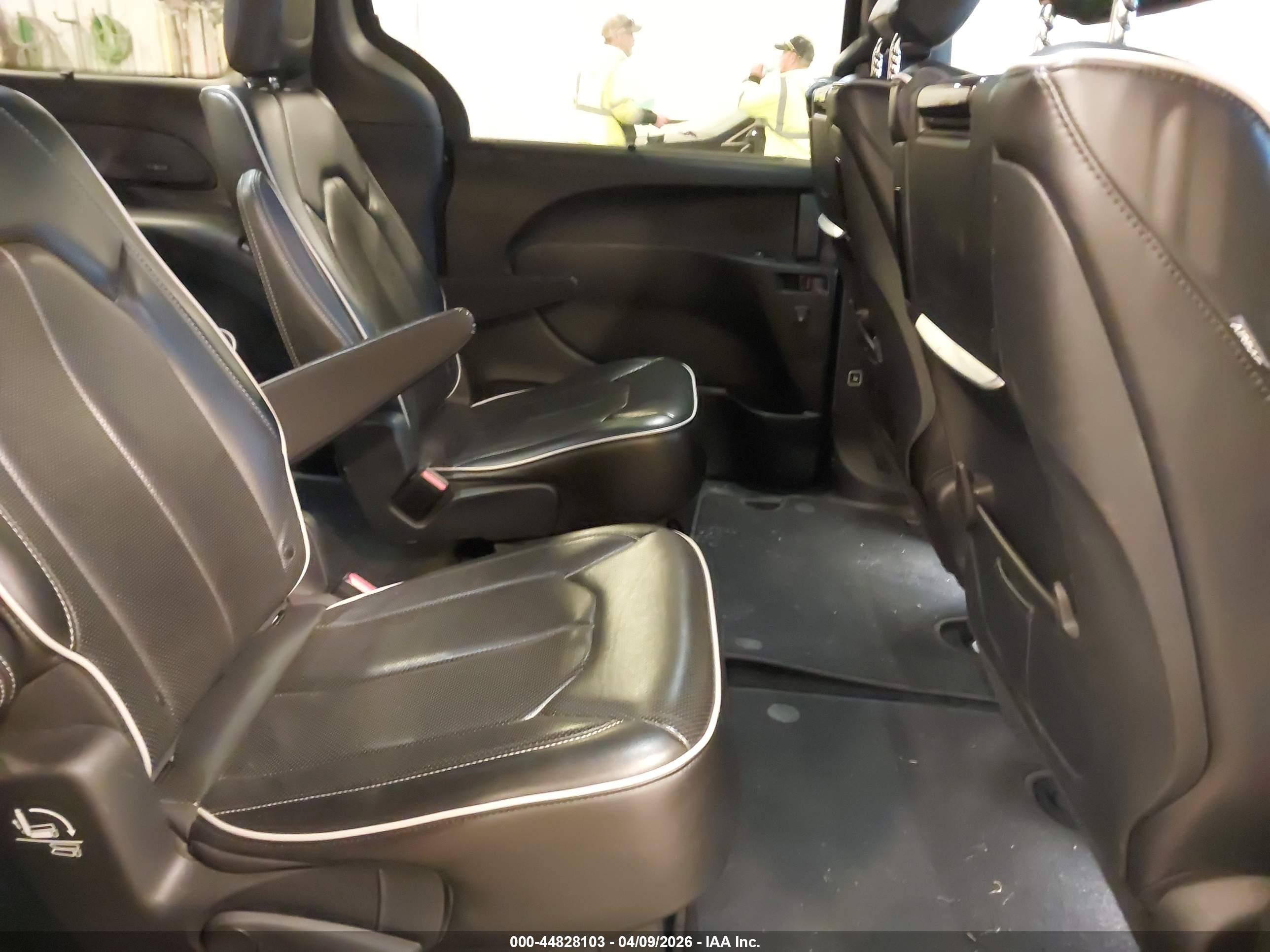 CHRYSLER PACIFICA image 8