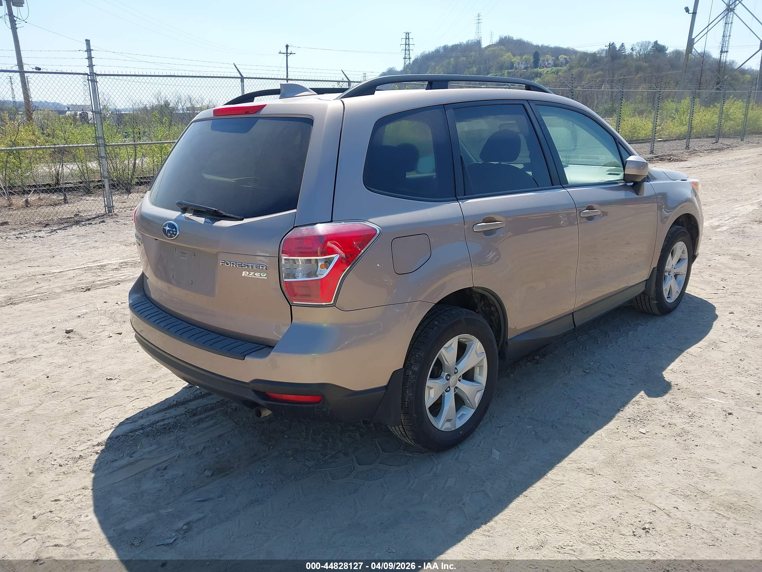 SUBARU FORESTER image 4