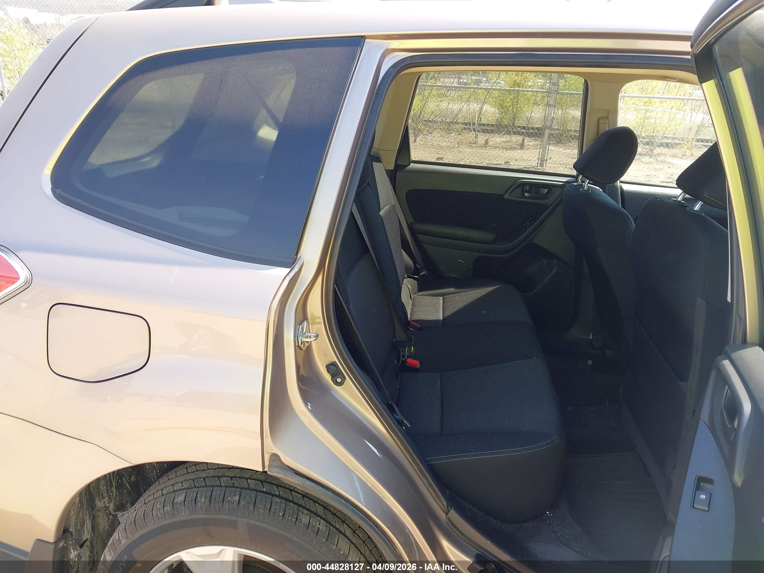 SUBARU FORESTER image 8