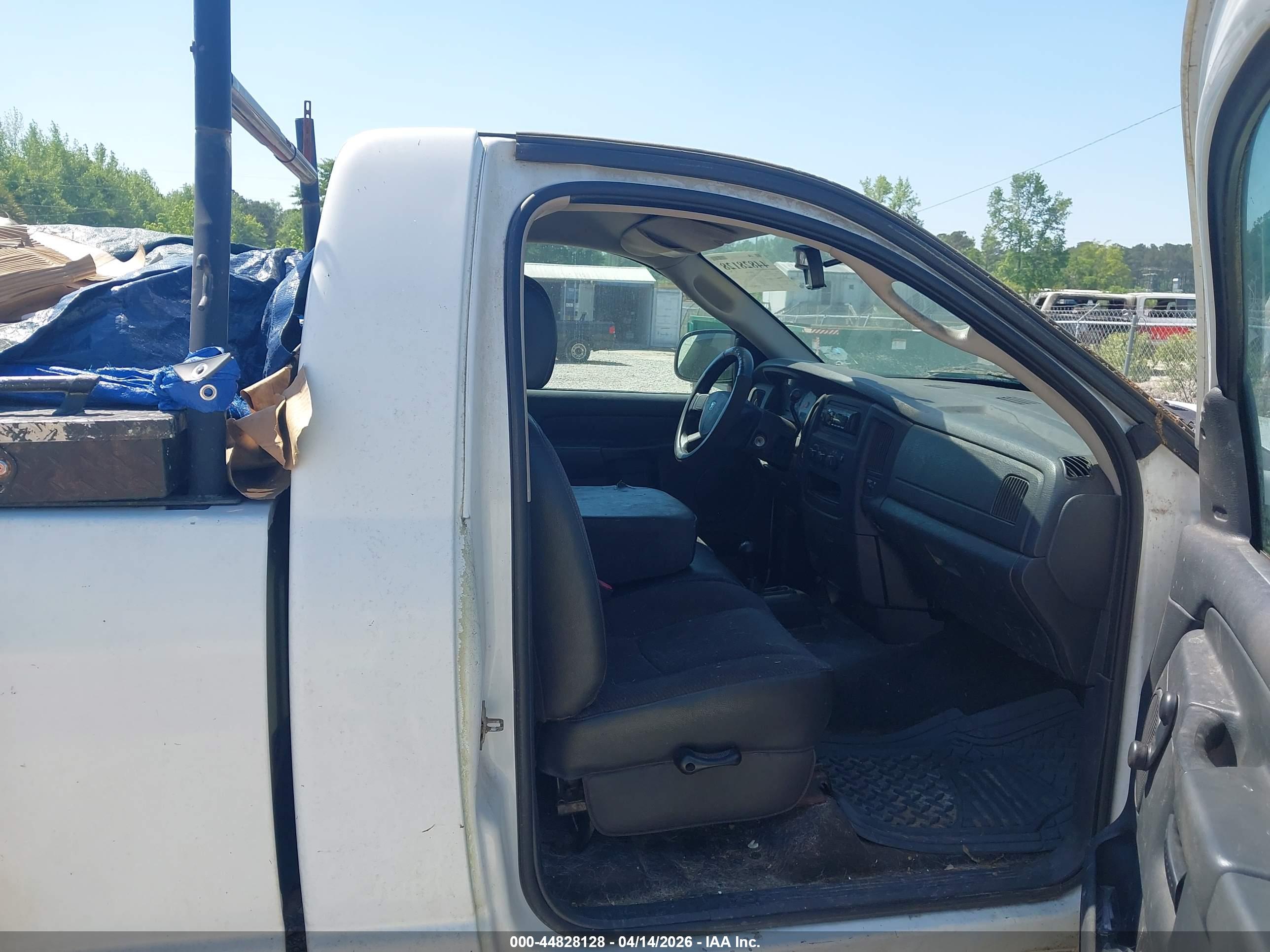 DODGE RAM image 8