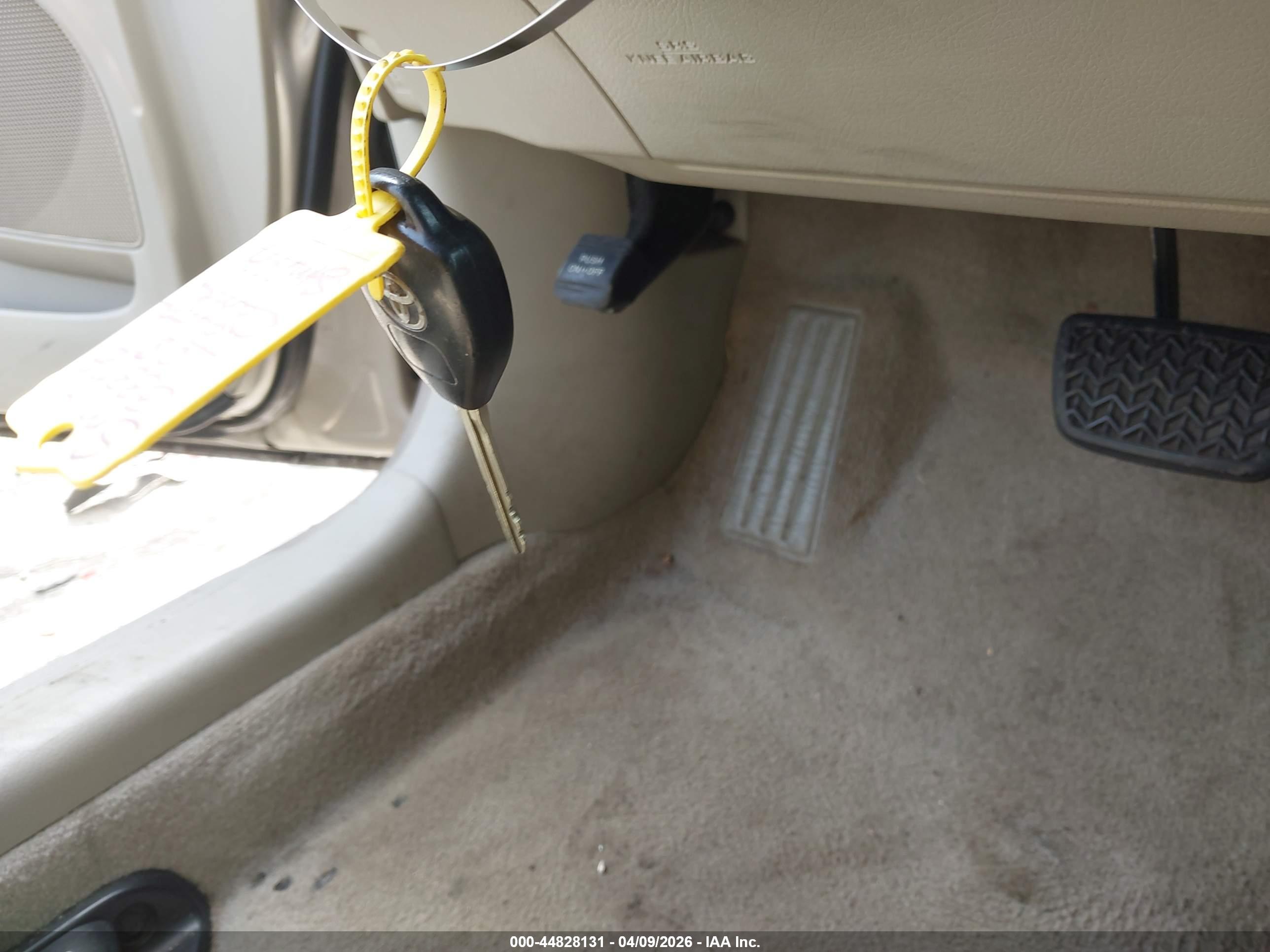 TOYOTA CAMRY image 11