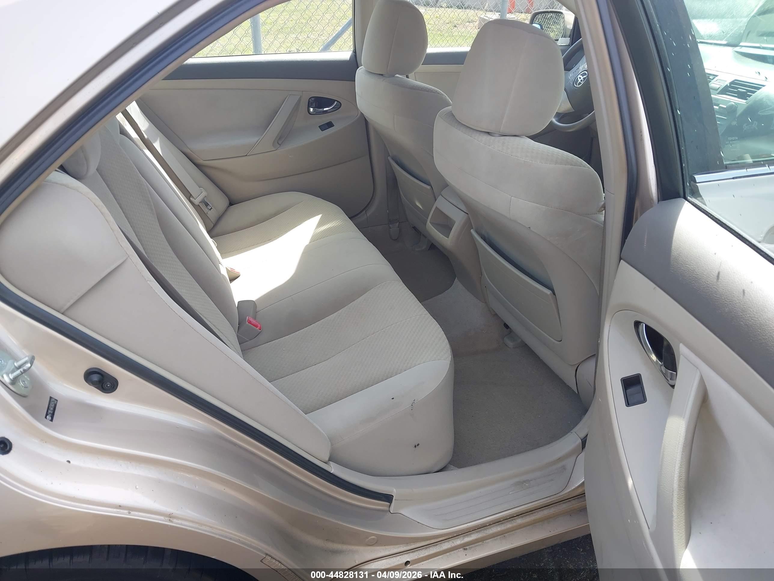 TOYOTA CAMRY image 8