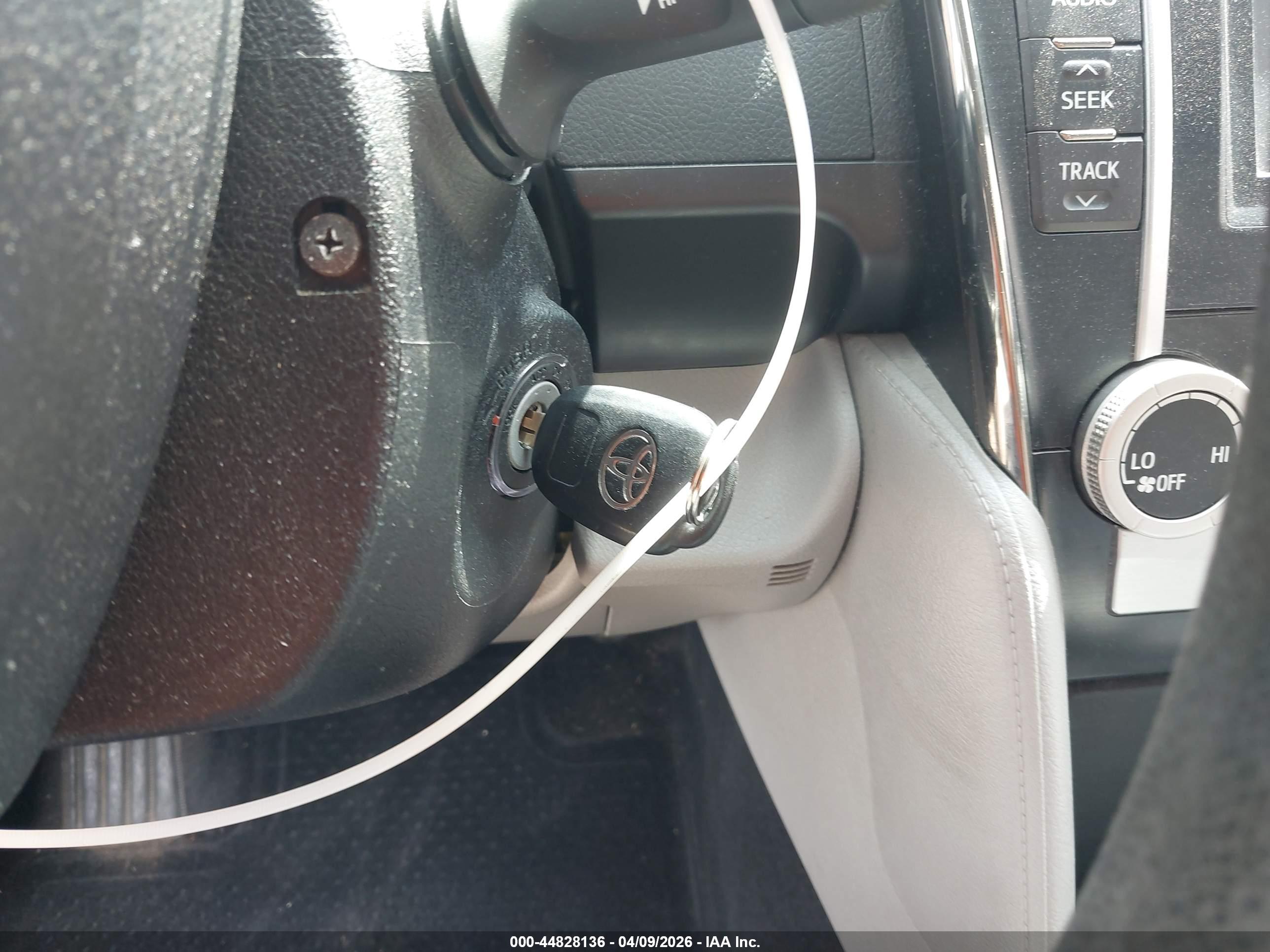 TOYOTA CAMRY image 11