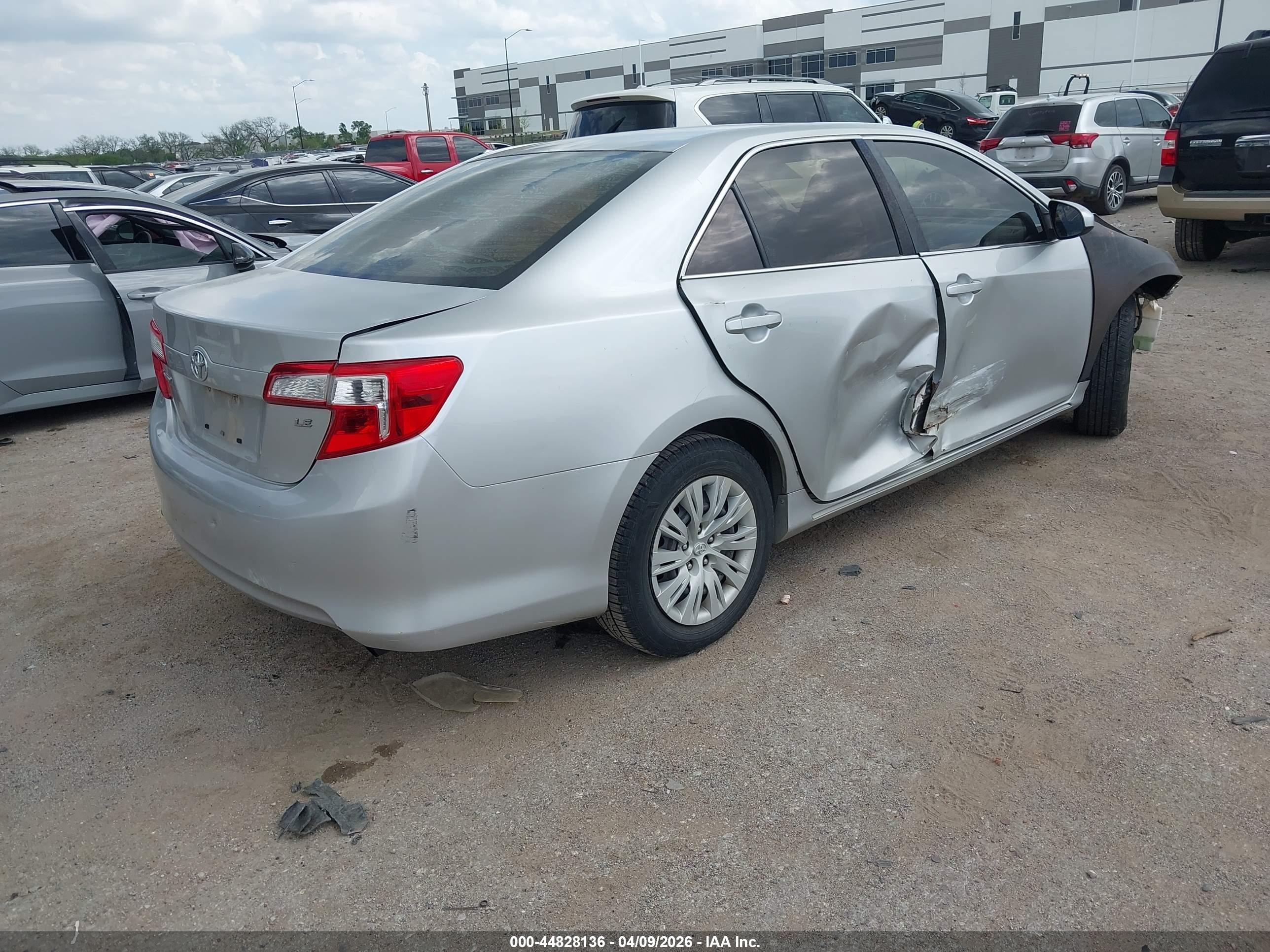 TOYOTA CAMRY image 4