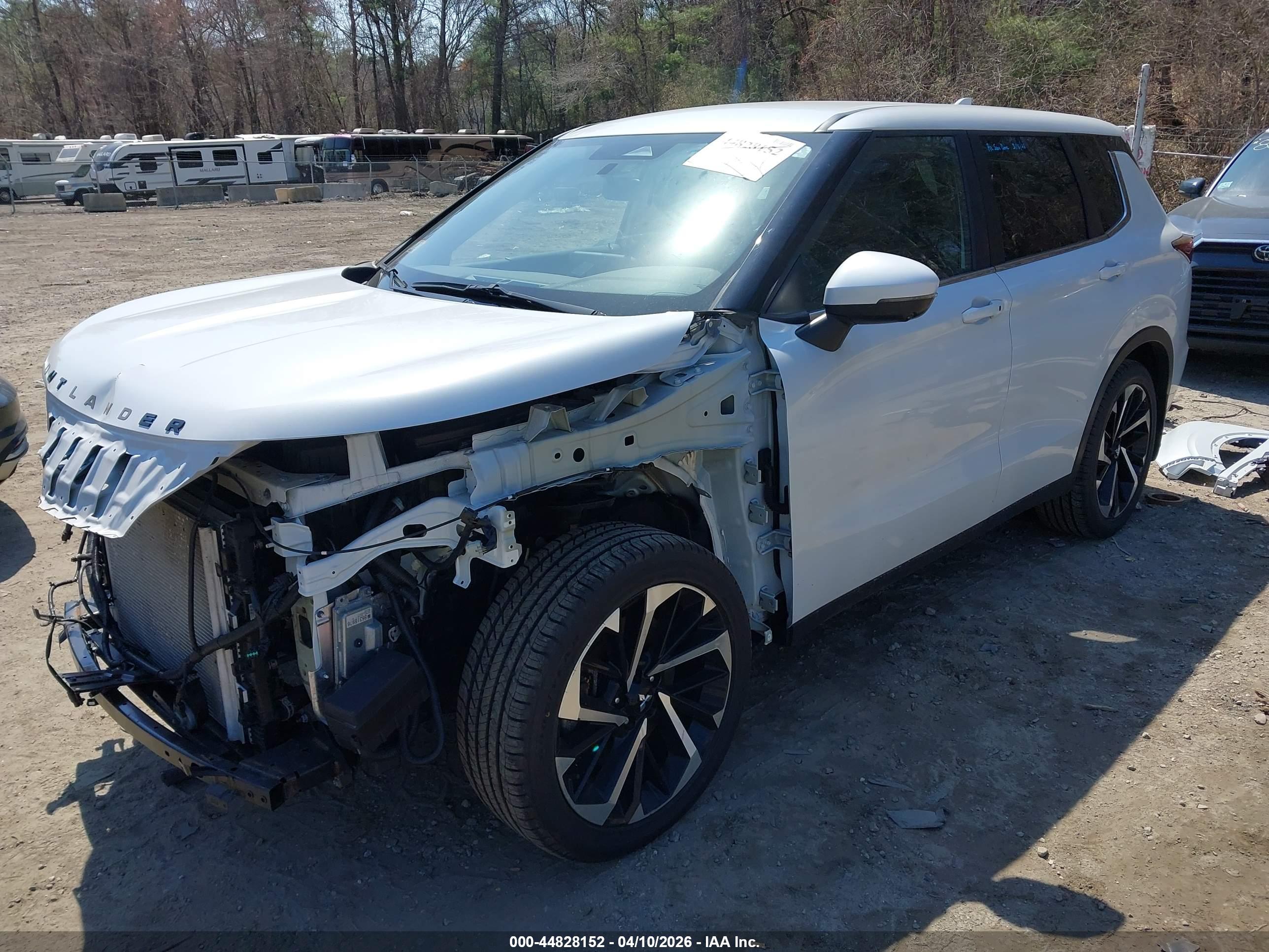 MITSUBISHI OUTLANDER image 2