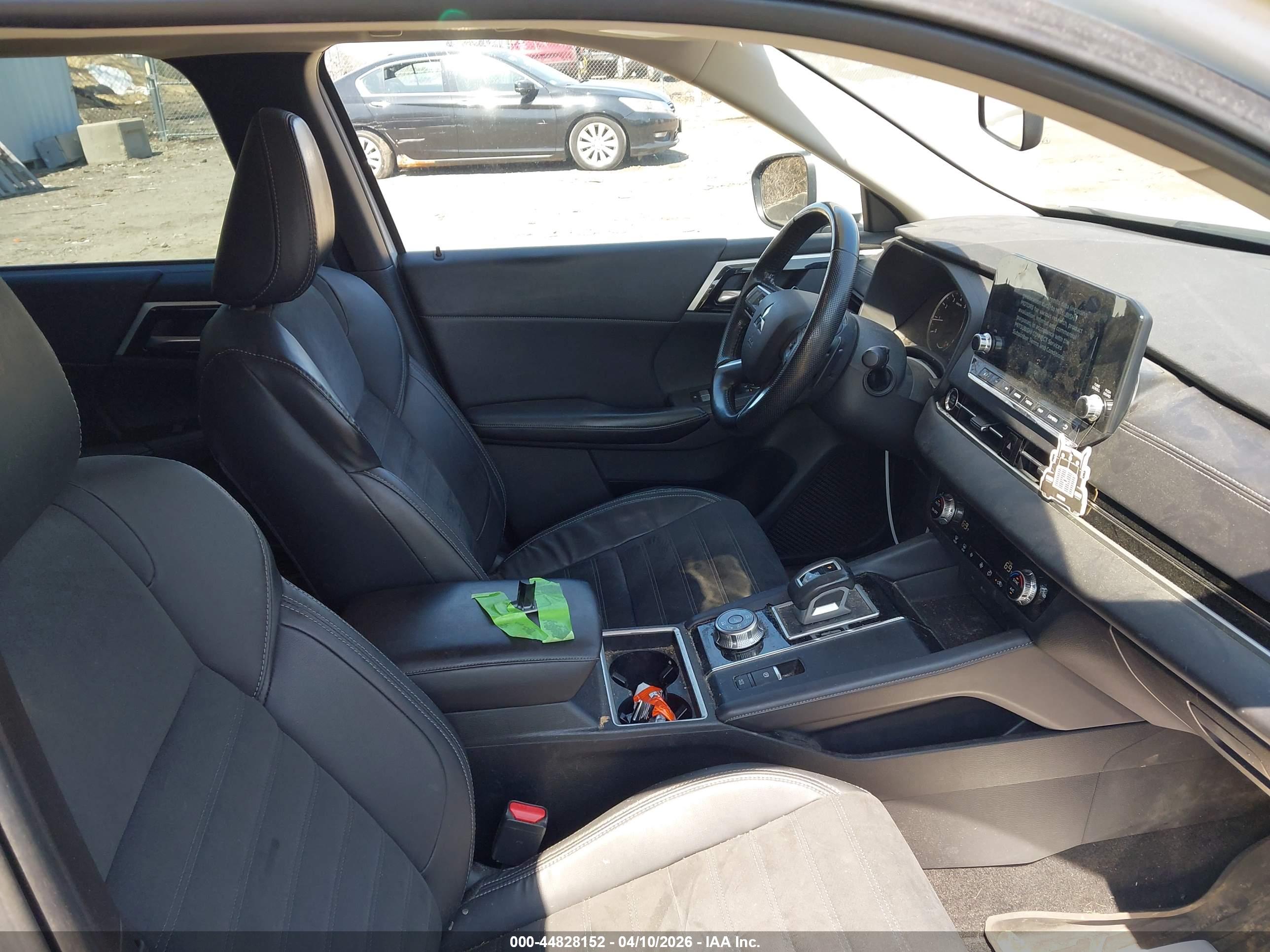 MITSUBISHI OUTLANDER image 5