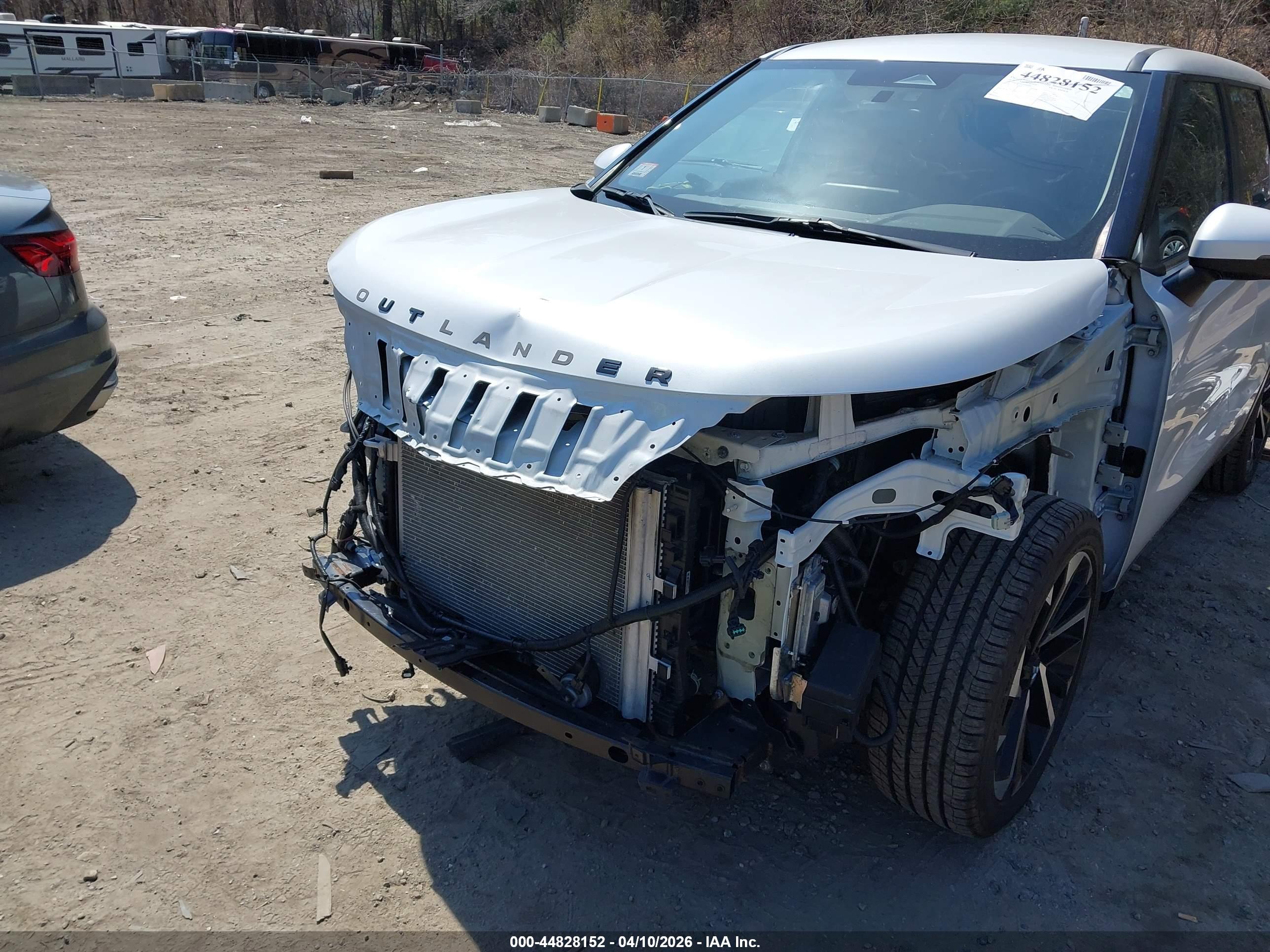 MITSUBISHI OUTLANDER image 6