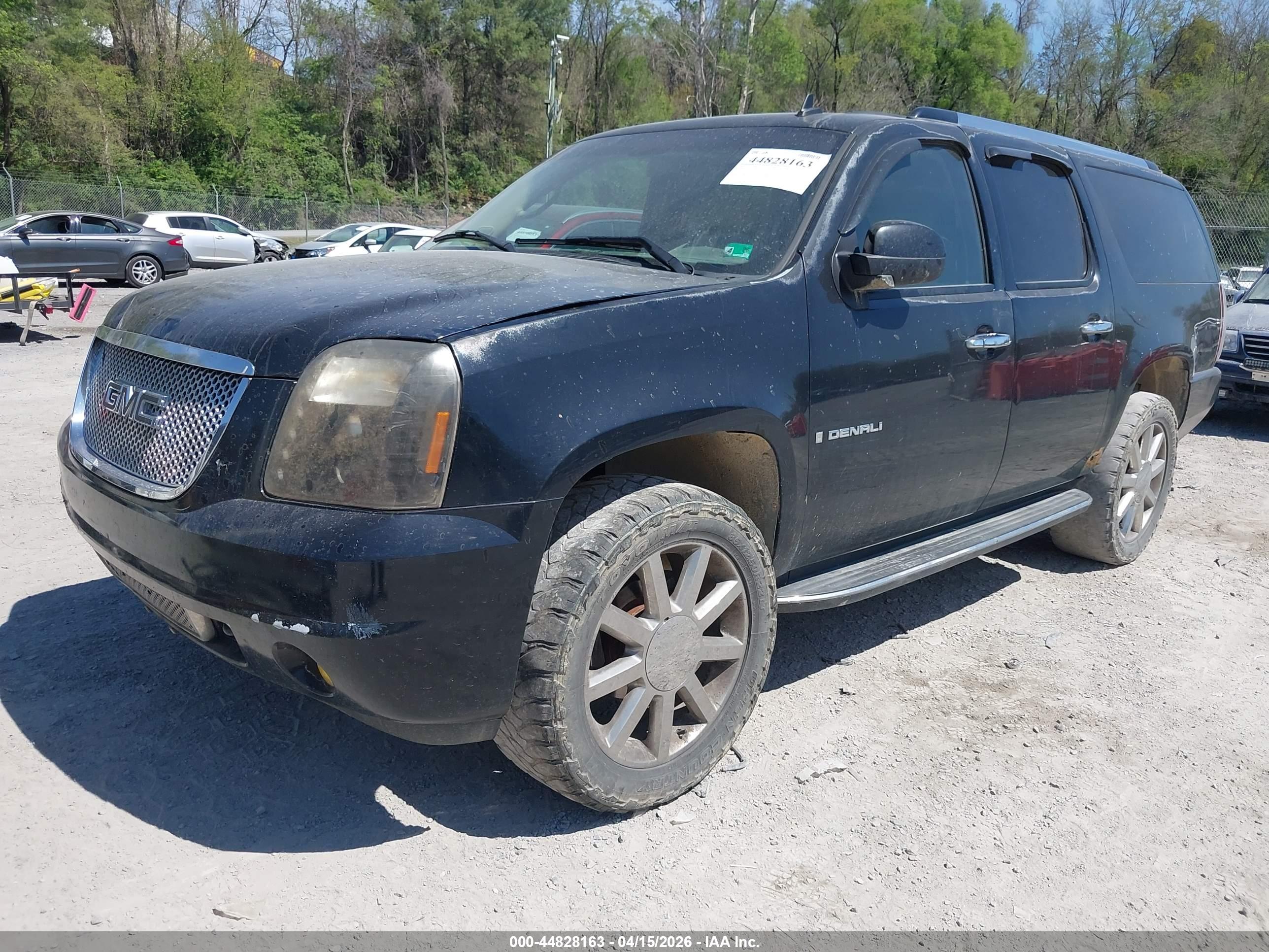 GMC YUKON image 2