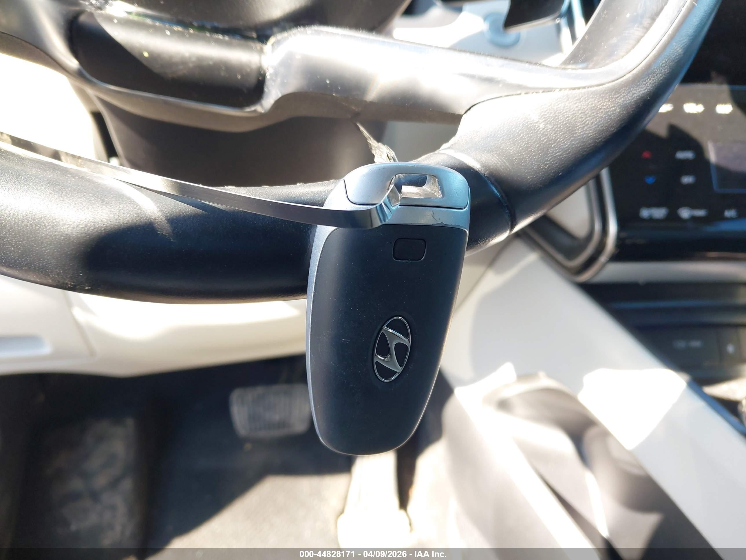 HYUNDAI TUCSON image 11