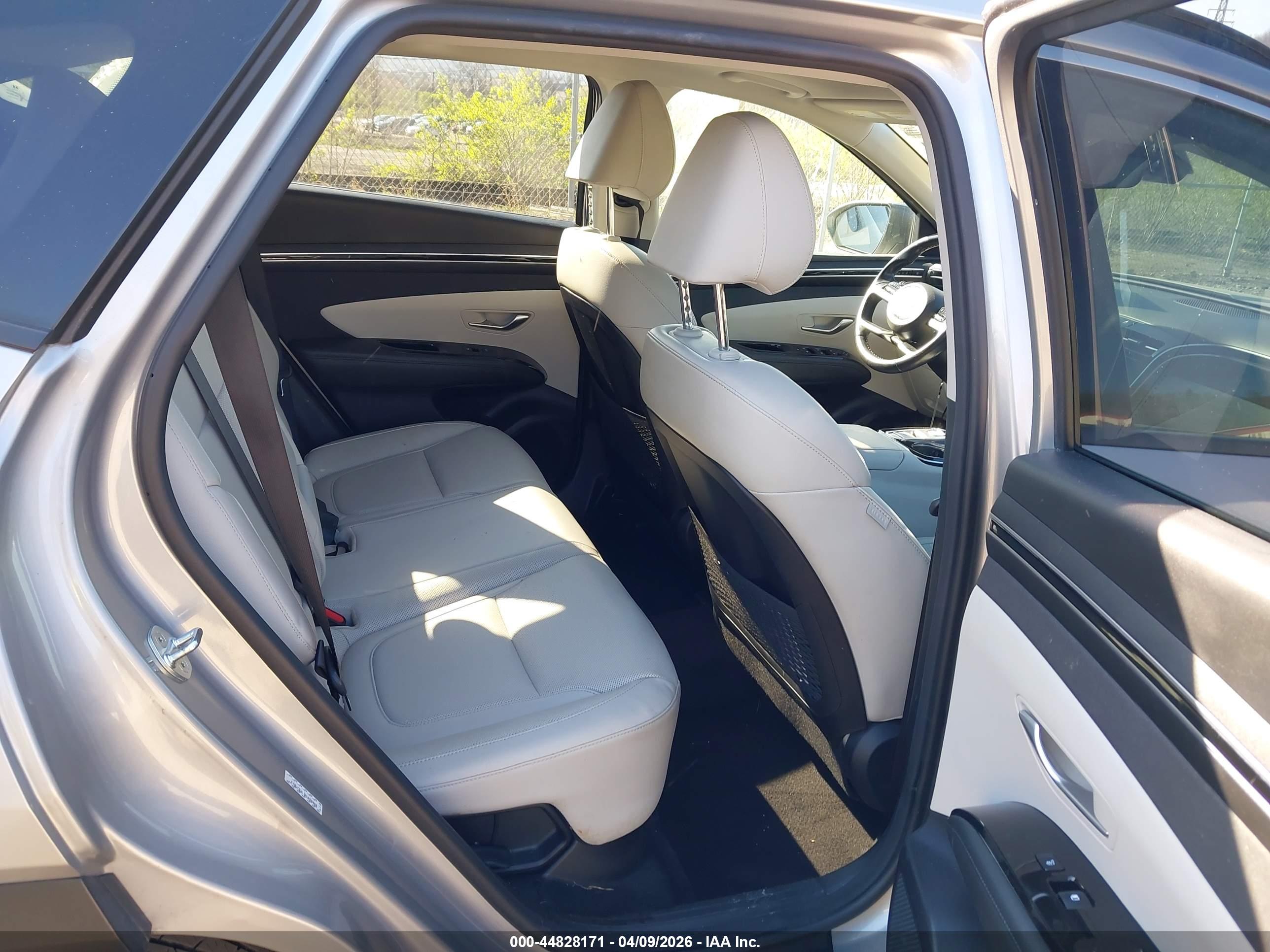 HYUNDAI TUCSON image 8