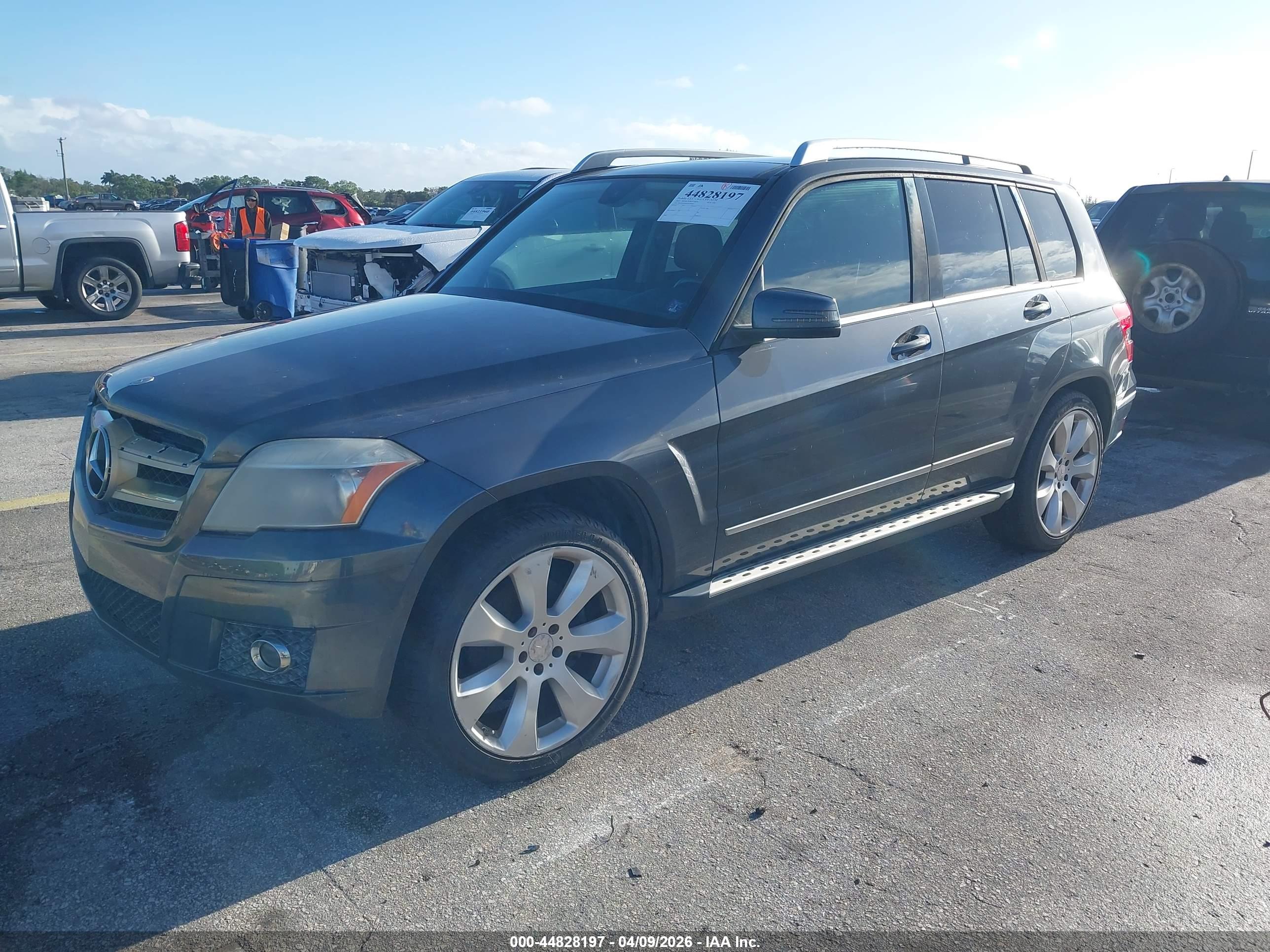MERCEDES-BENZ GLK image 2